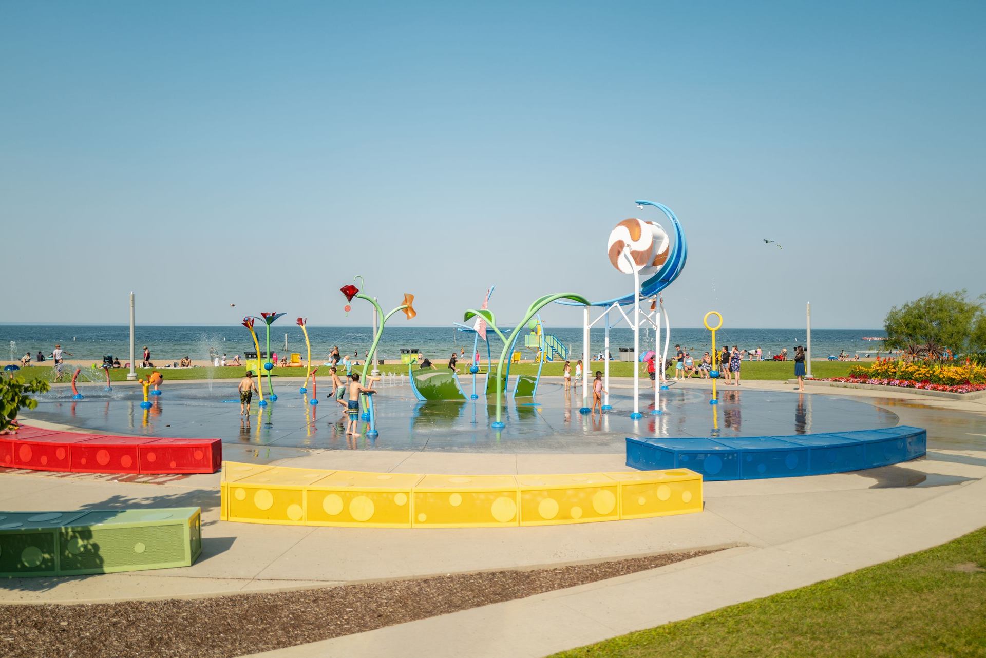Wide shot of the Spray Park at Kinosoo Beach.
