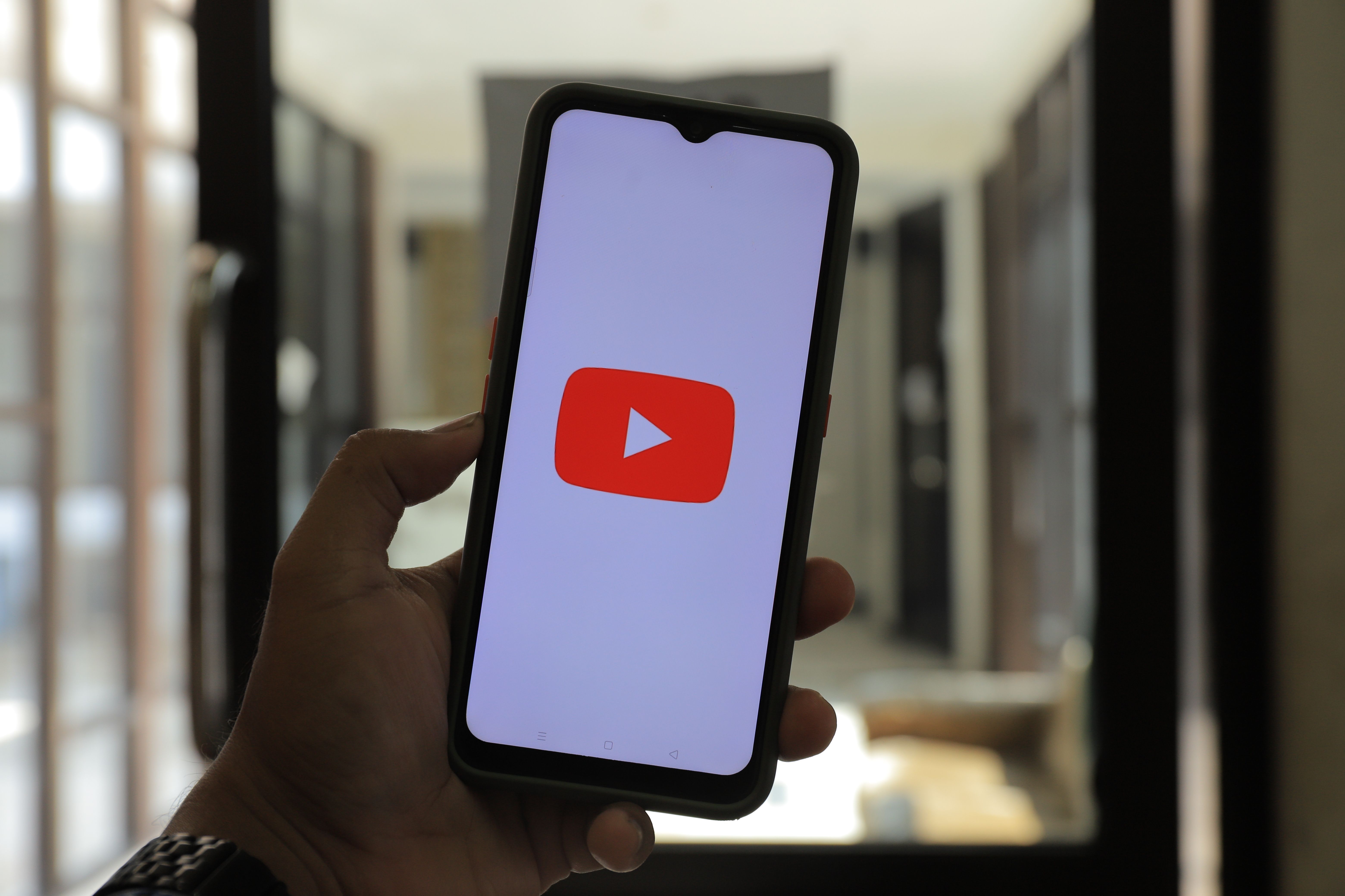 Jak zarabiać na YouTube? Jak zacząć zarabiać na YT od zera