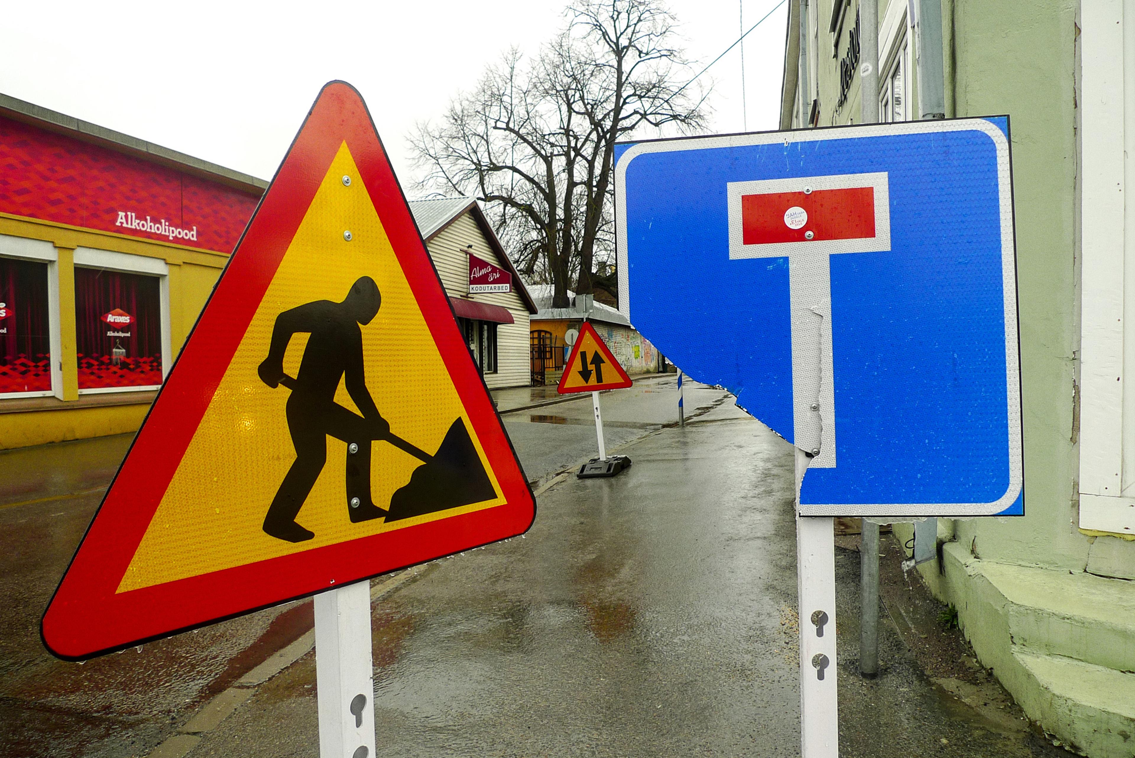 20190331-signs-andriimur-kalamaja-tallinn-estonia_yellow_web.jpg
