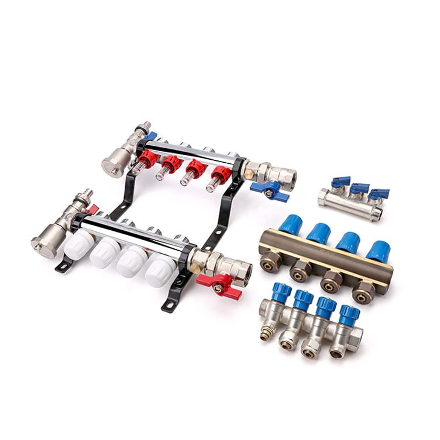 Collecteur de plancher chauffant IFAN avec vannes d'isolement rouges et bleues et raccords de régulation de débit
