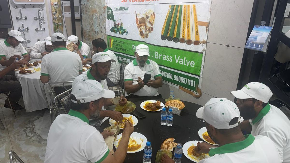 IFANPlus PPR pipe and brass valve banner towers over plumbers at the meet