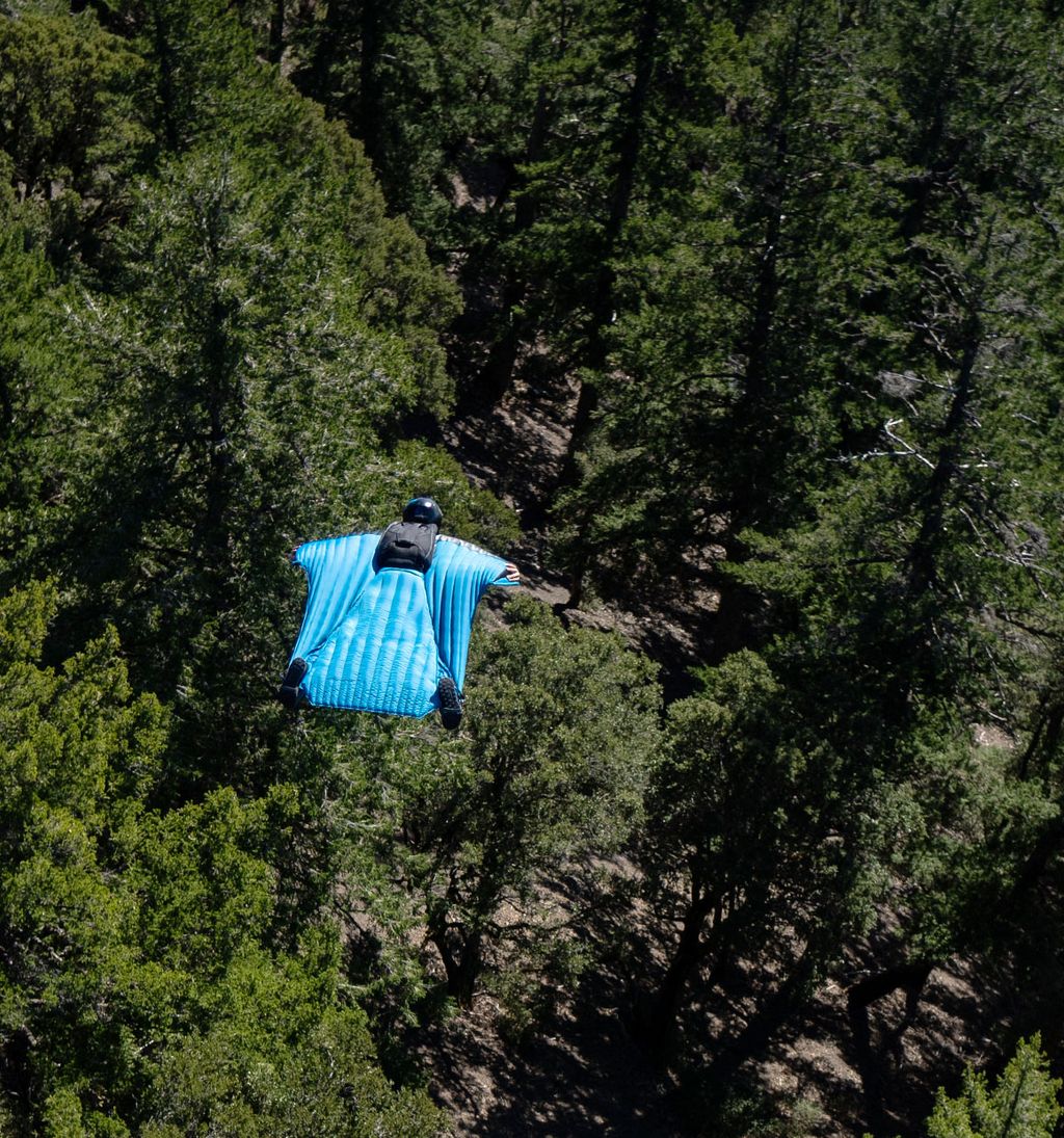 Wingsuit and Base Jumping Equipment: AURA 5 | Squirrel