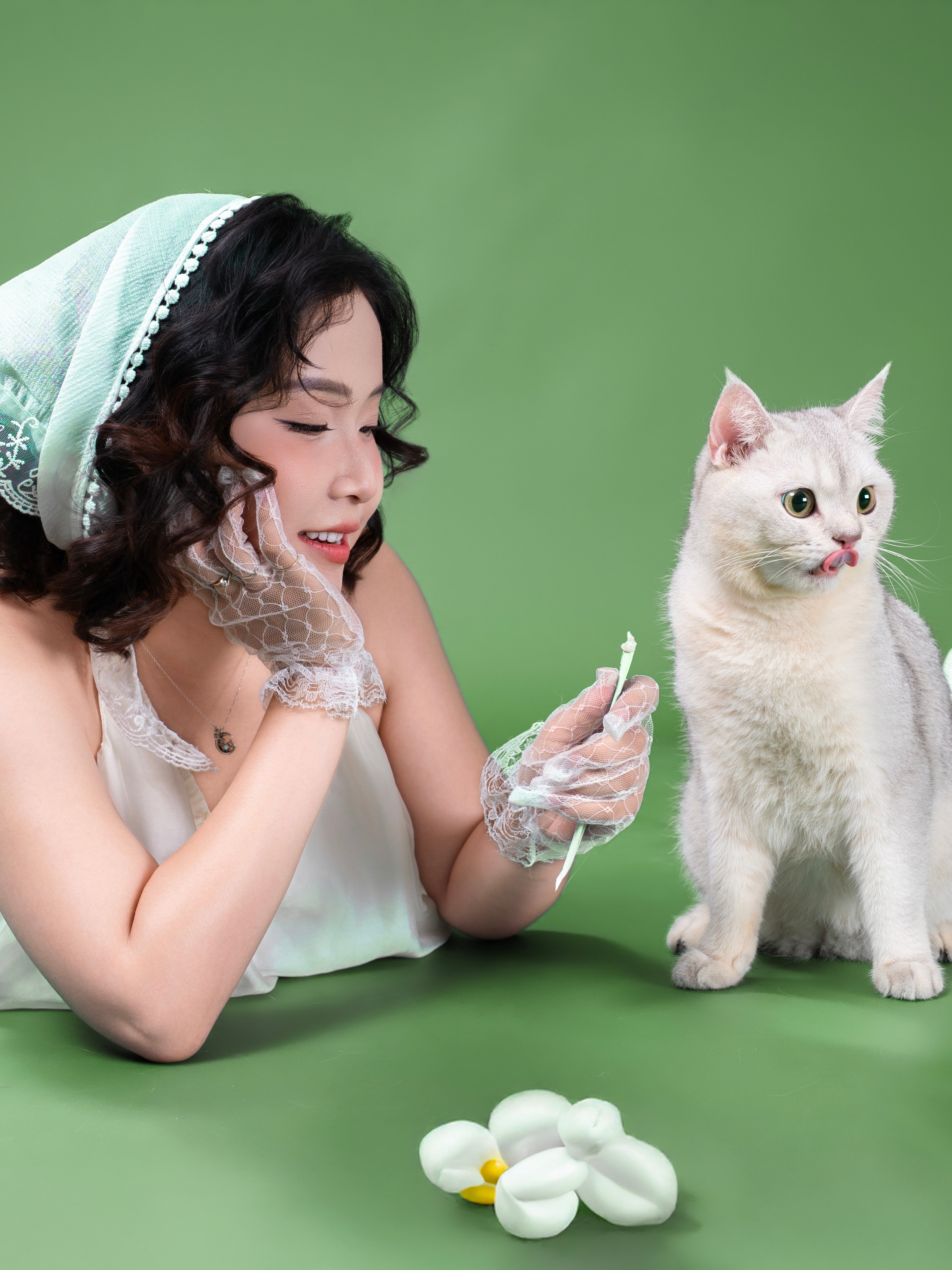 KHÁCH HÀNH TRÚC & EM BÉ BỘT