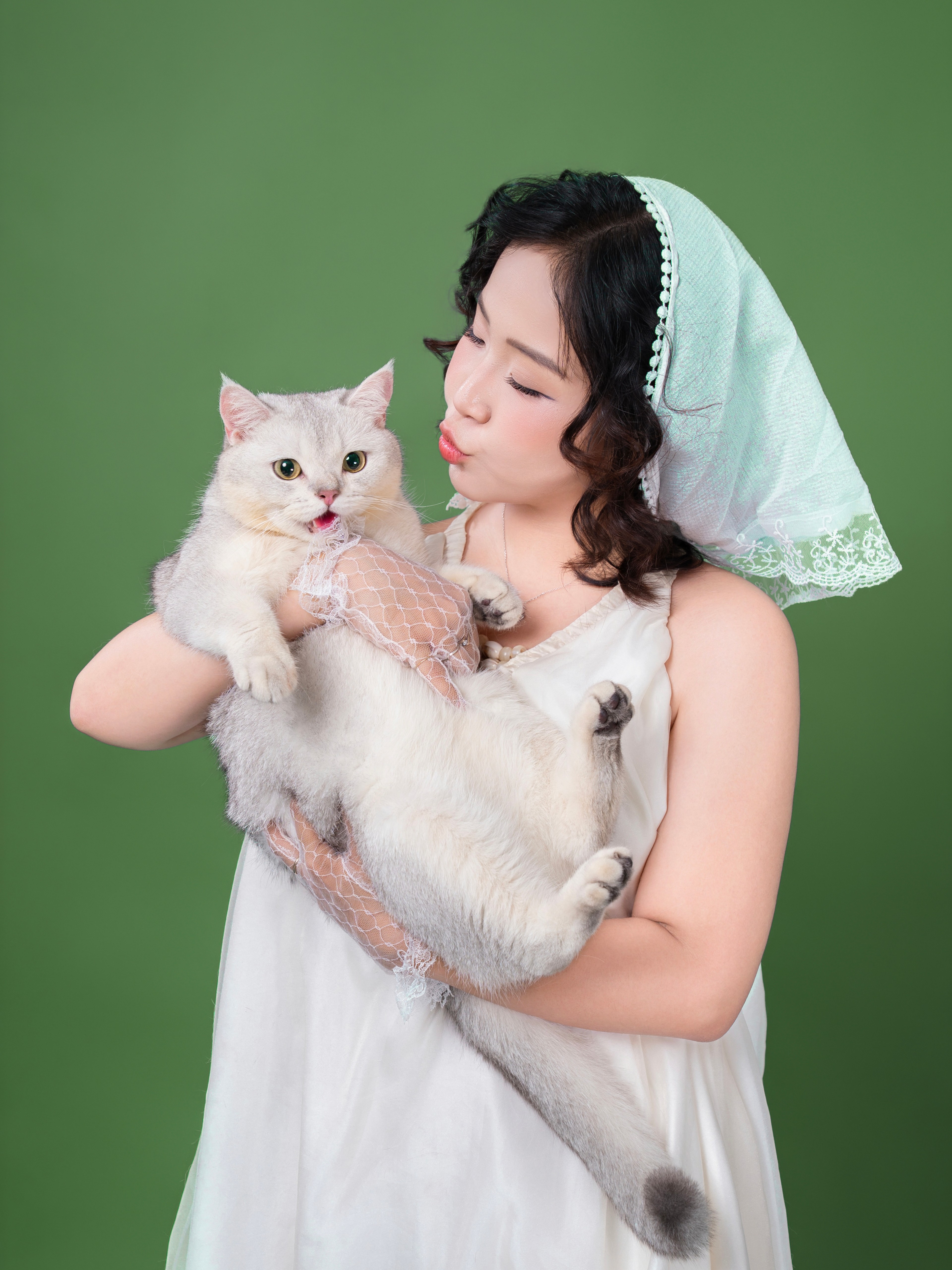 KHÁCH HÀNH TRÚC & EM BÉ BỘT