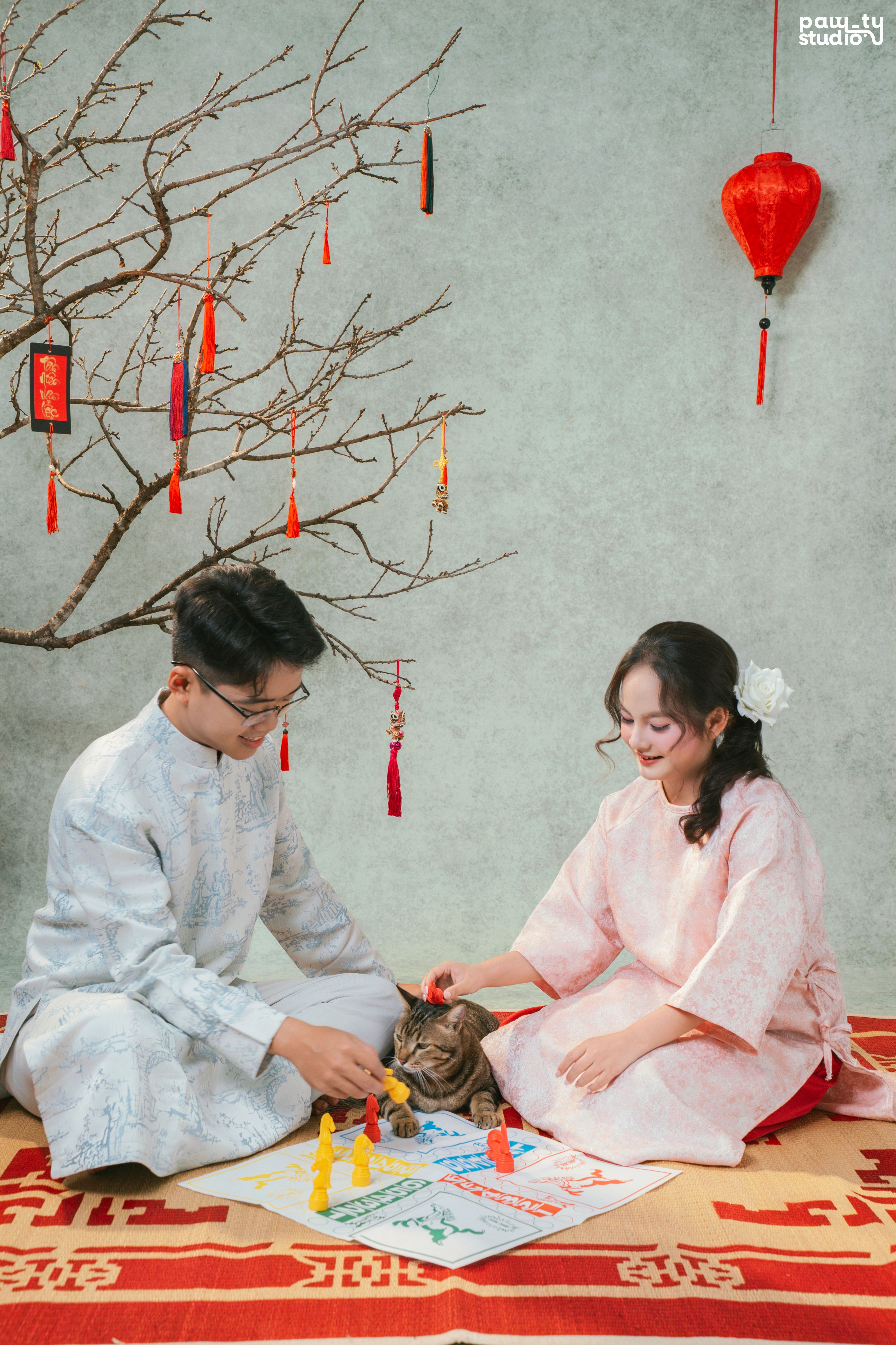 KHÁCH HÀNG ÂN