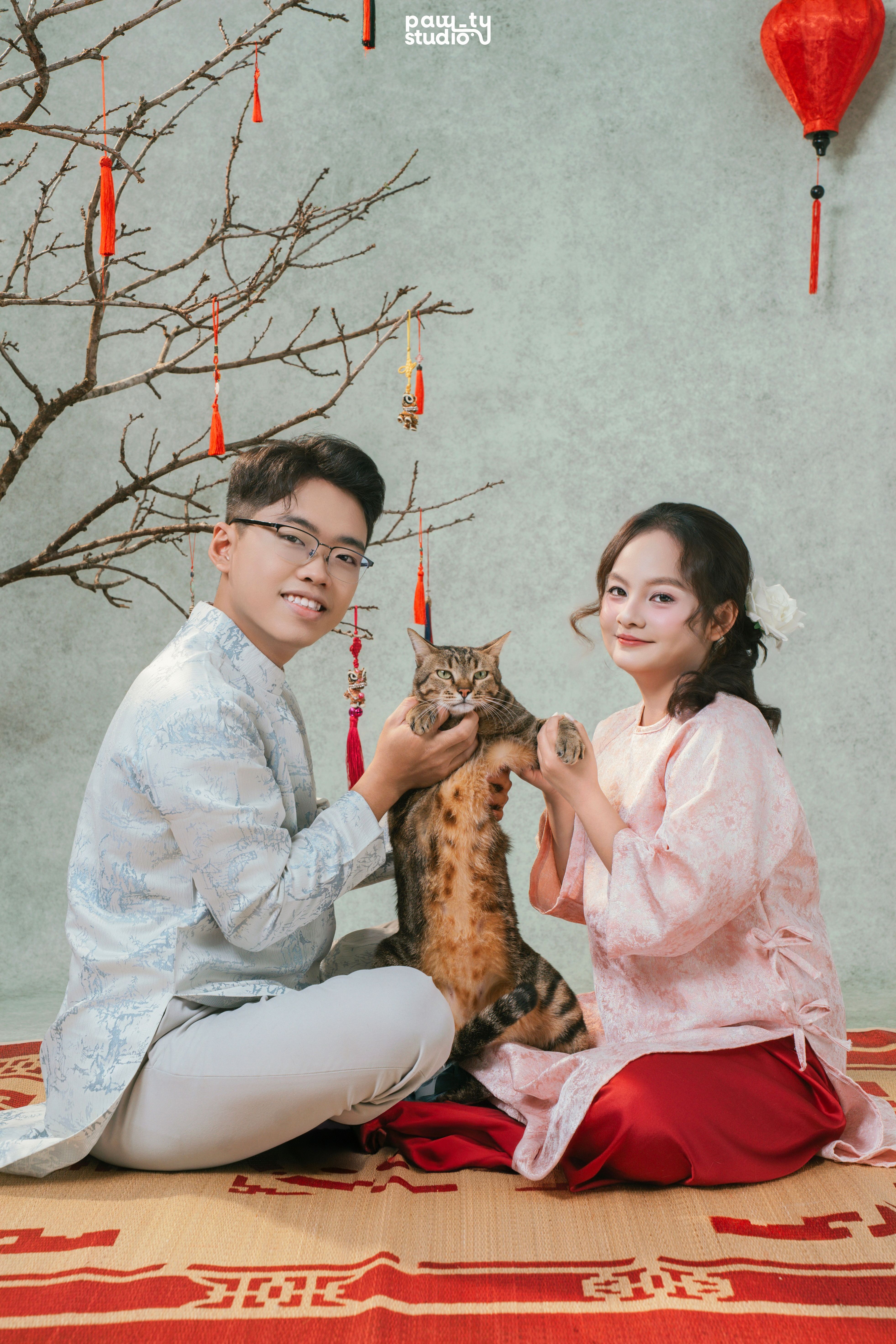 KHÁCH HÀNG ÂN