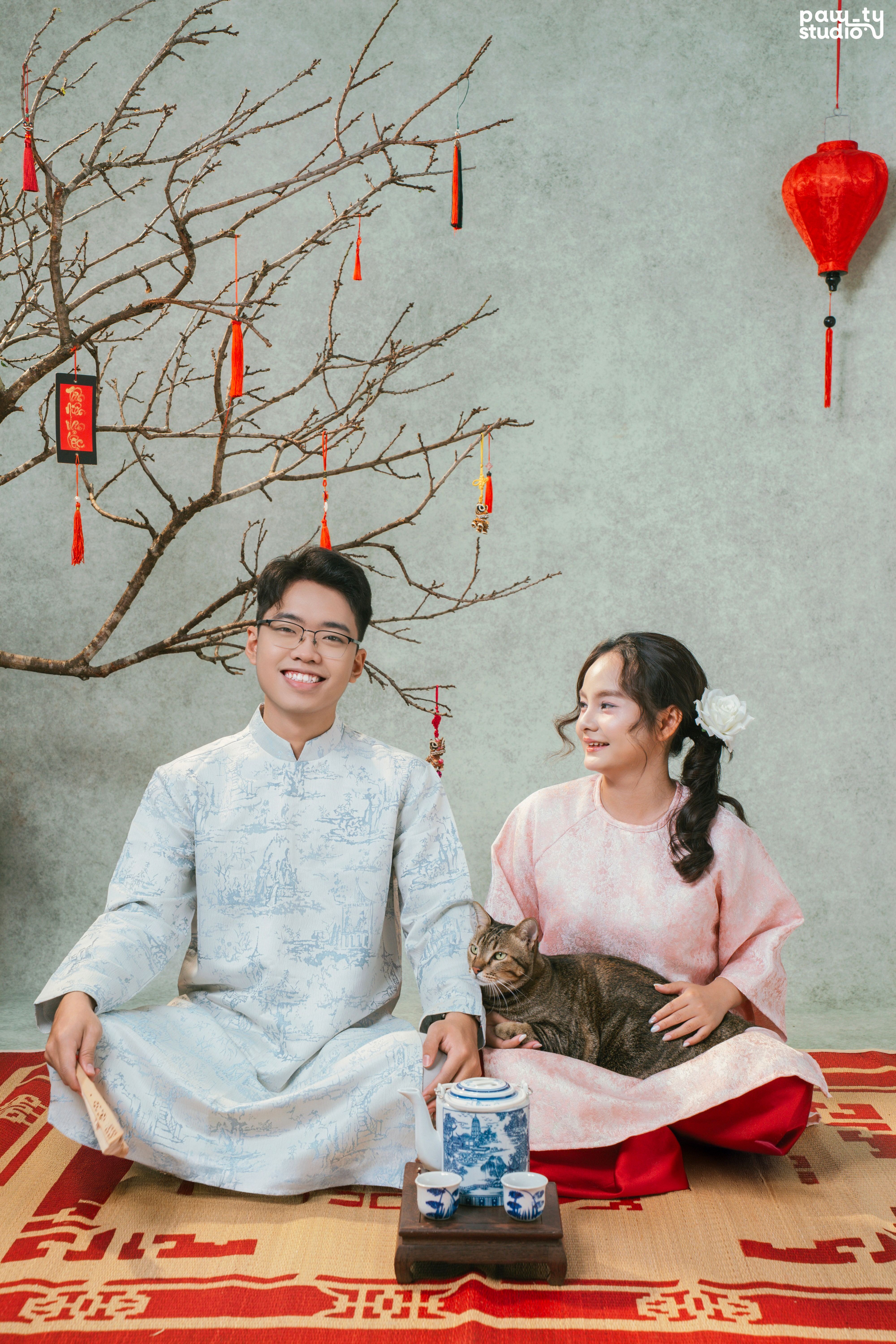 KHÁCH HÀNG ÂN
