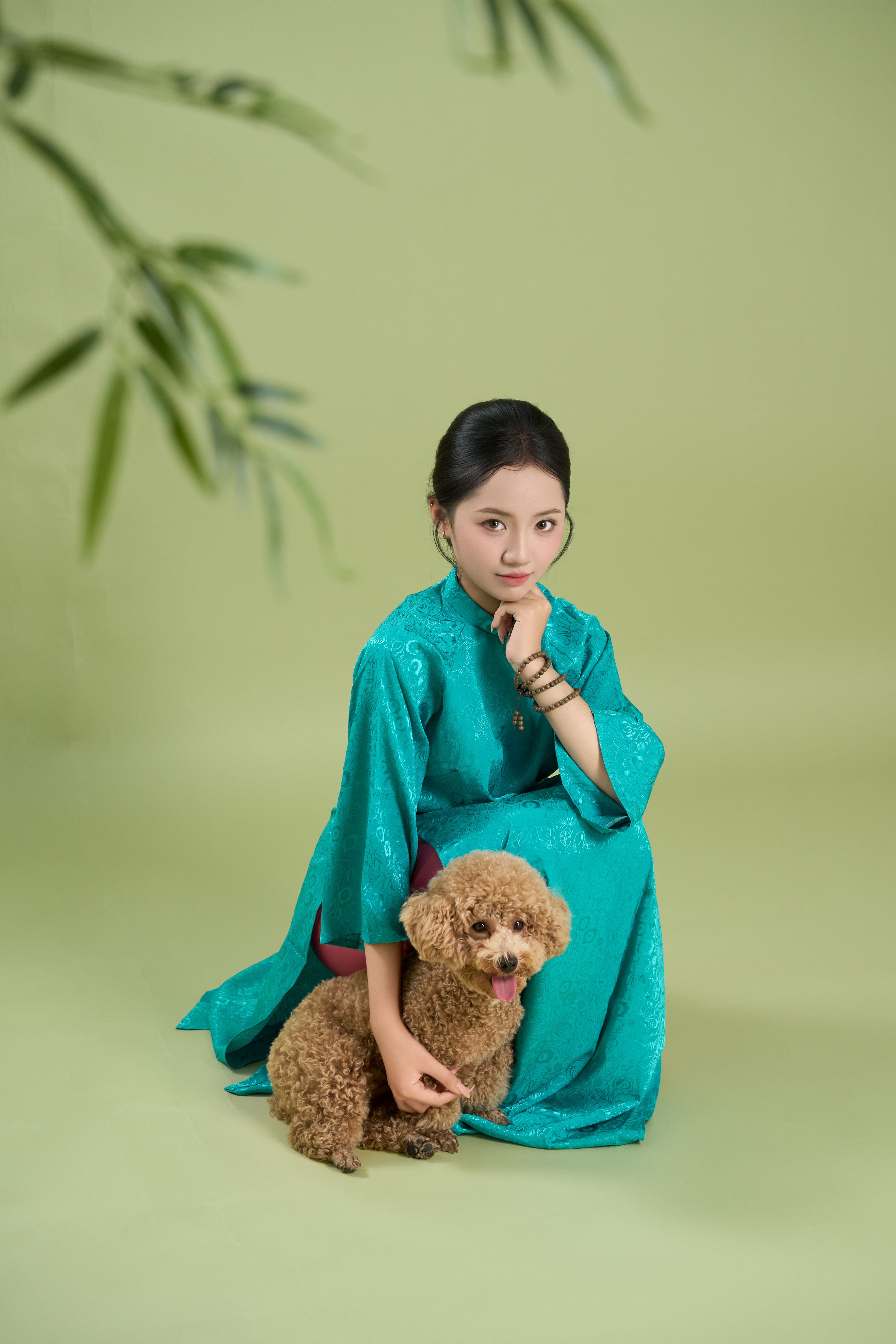 KHÁCH HÀNG TÂY THU