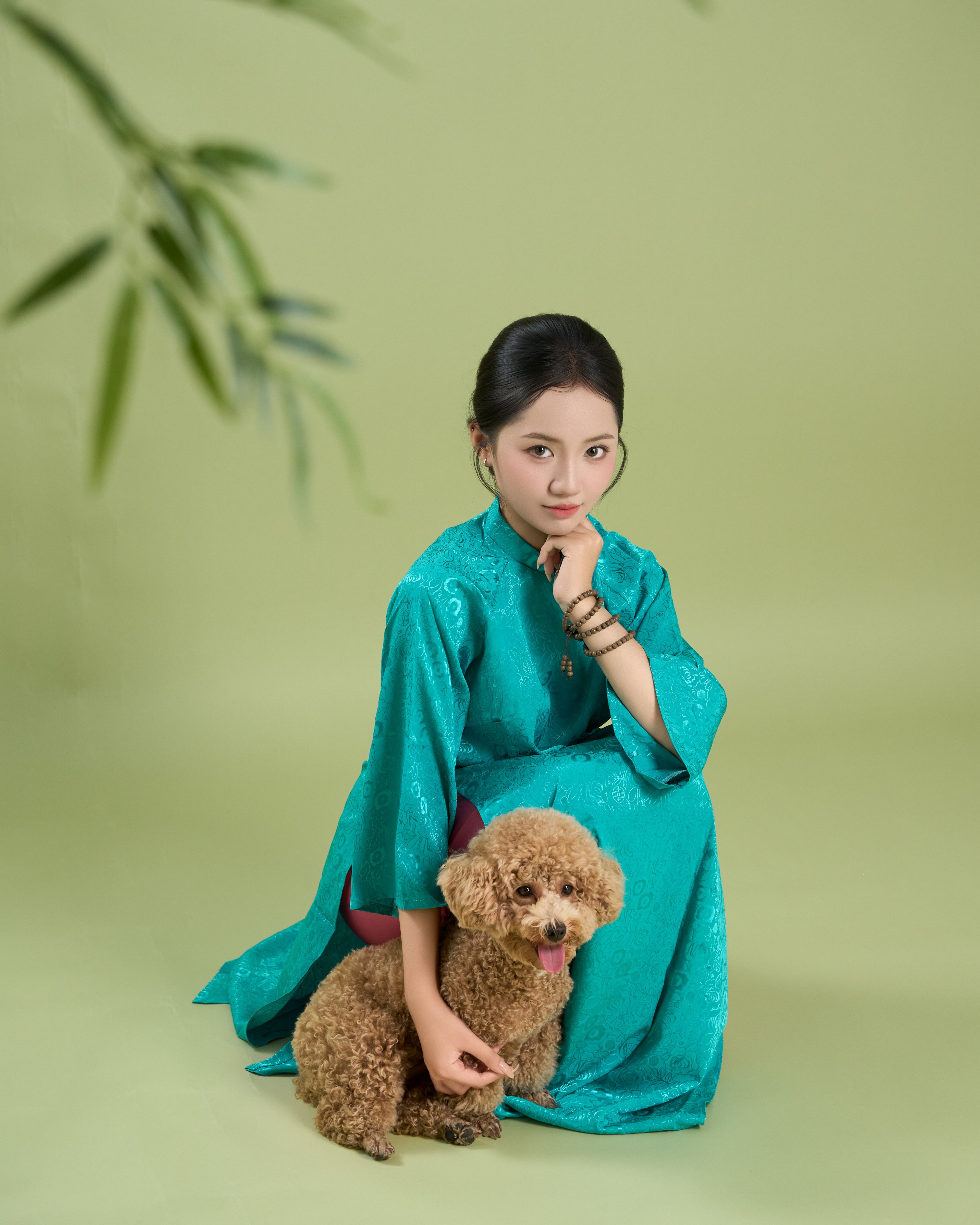 KHÁCH HÀNG TÂY THU