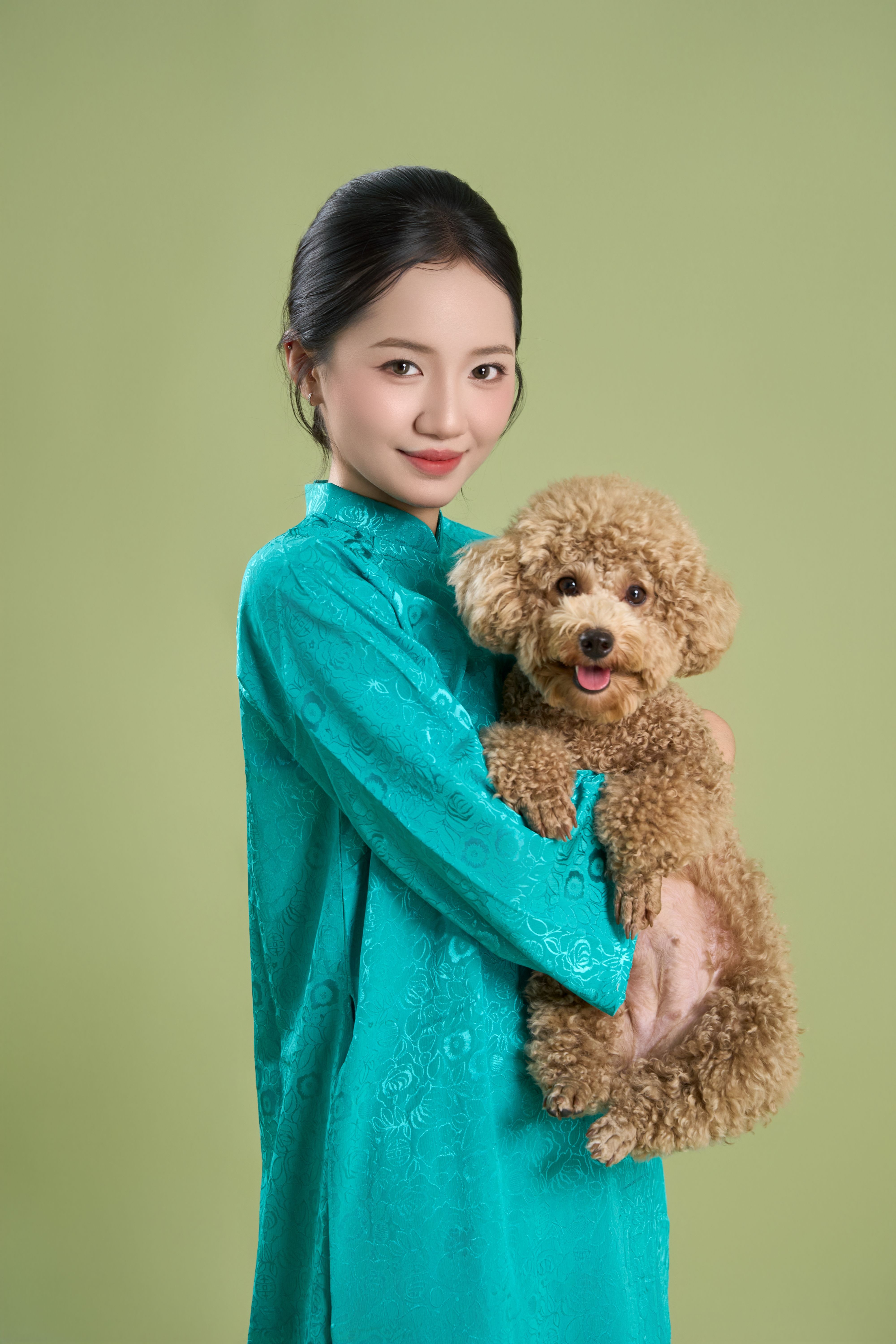 KHÁCH HÀNG TÂY THU