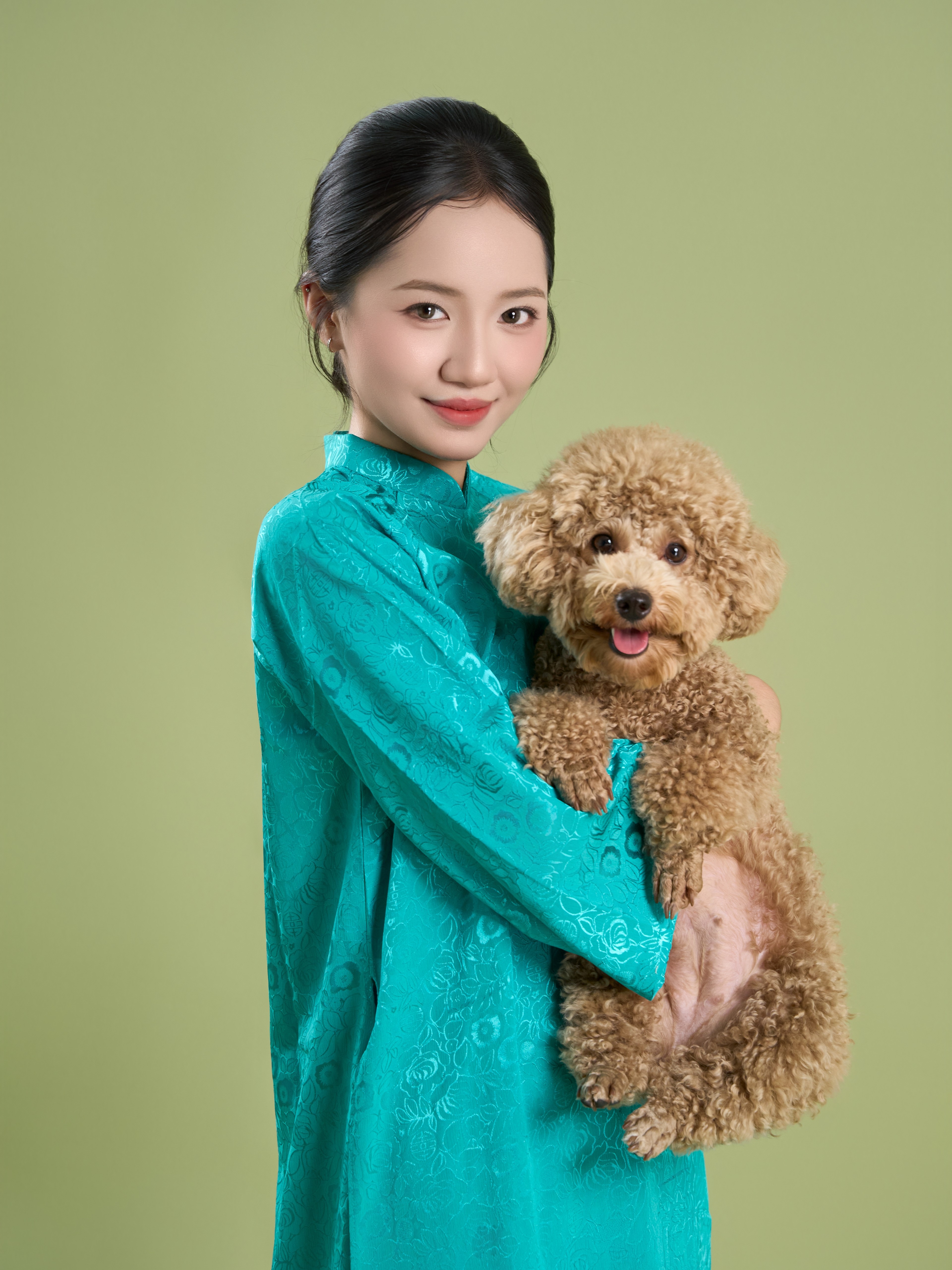 KHÁCH HÀNG TÂY THU