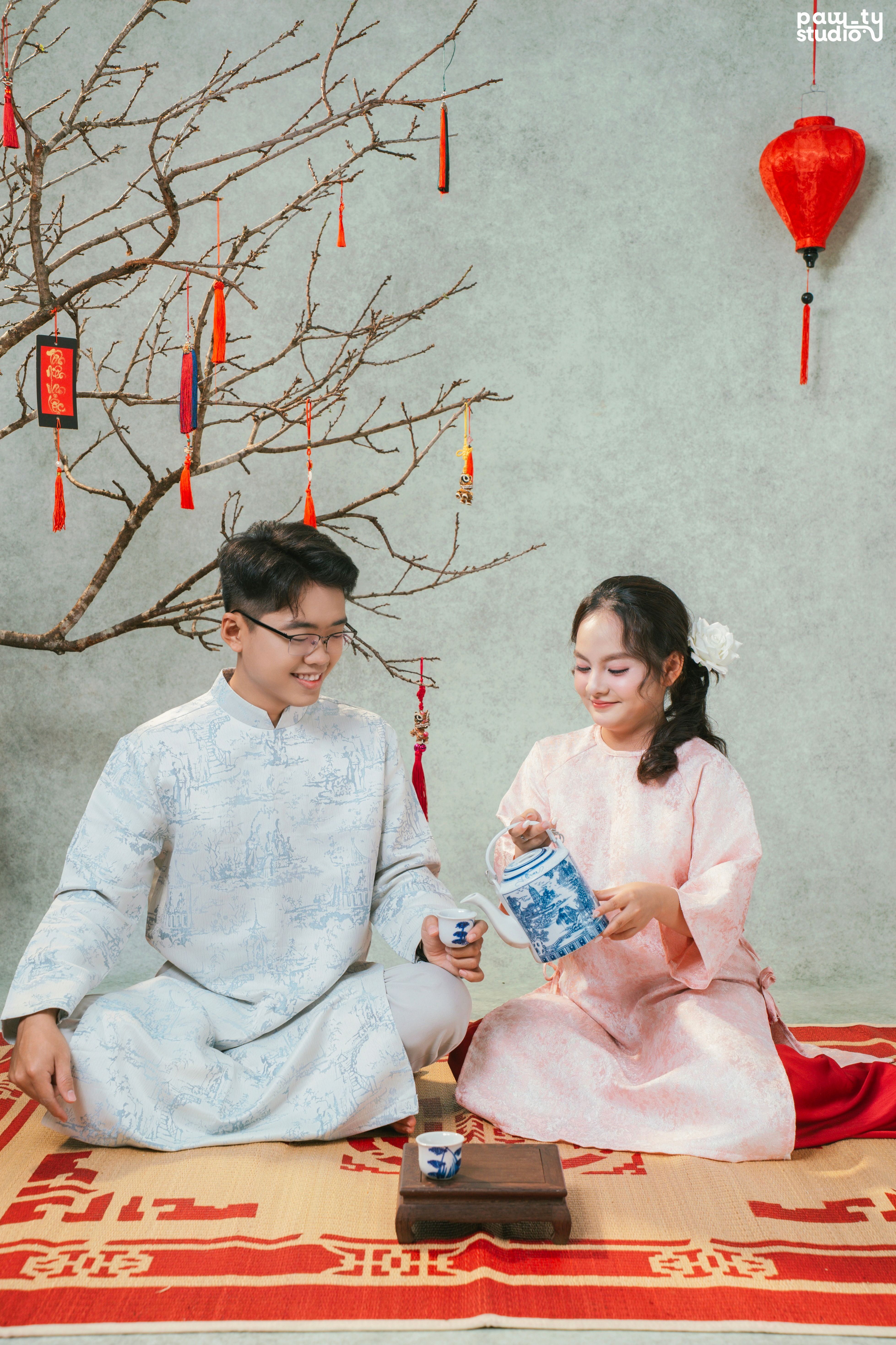 KHÁCH HÀNG ÂN