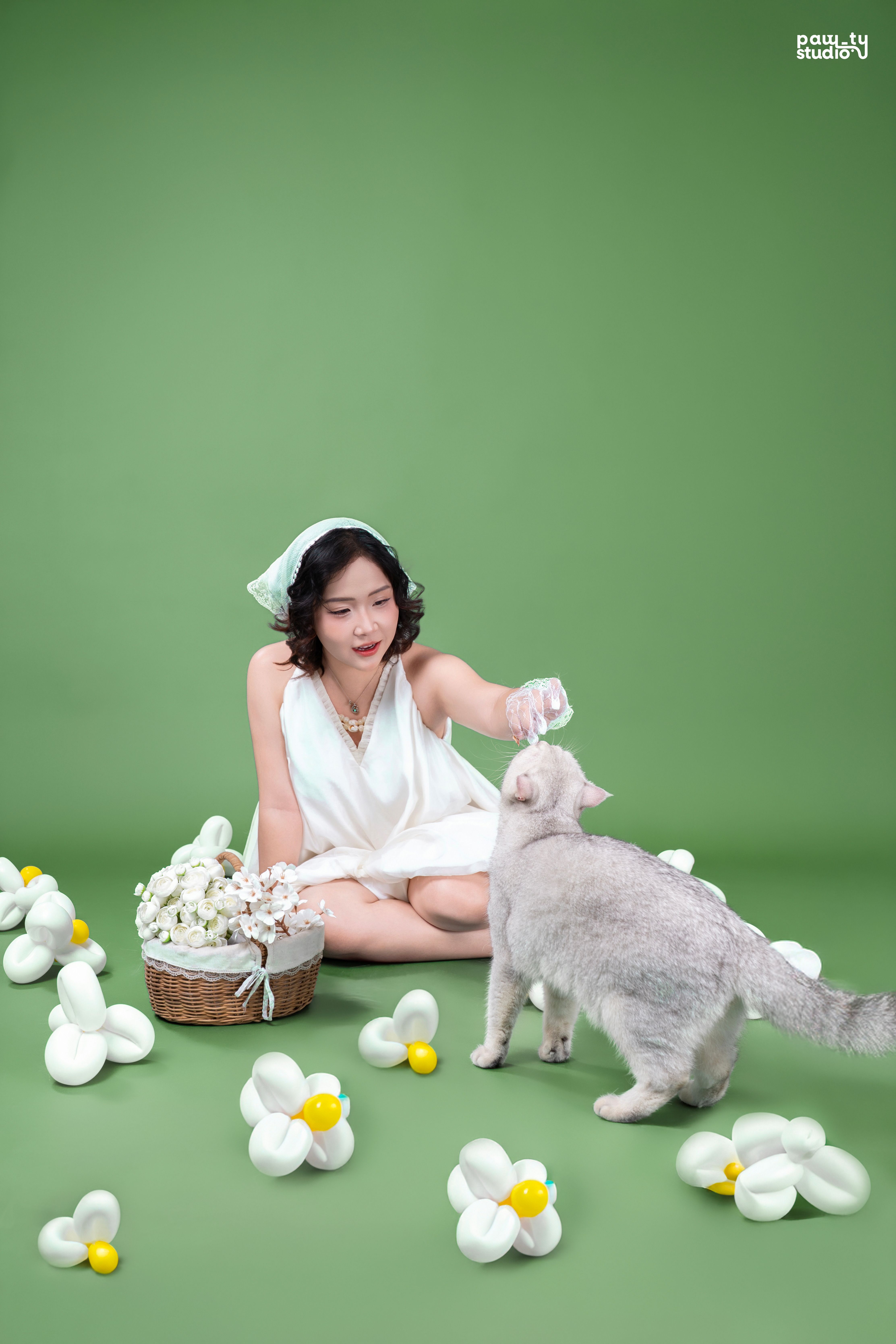 KHÁCH HÀNH TRÚC & EM BÉ BỘT