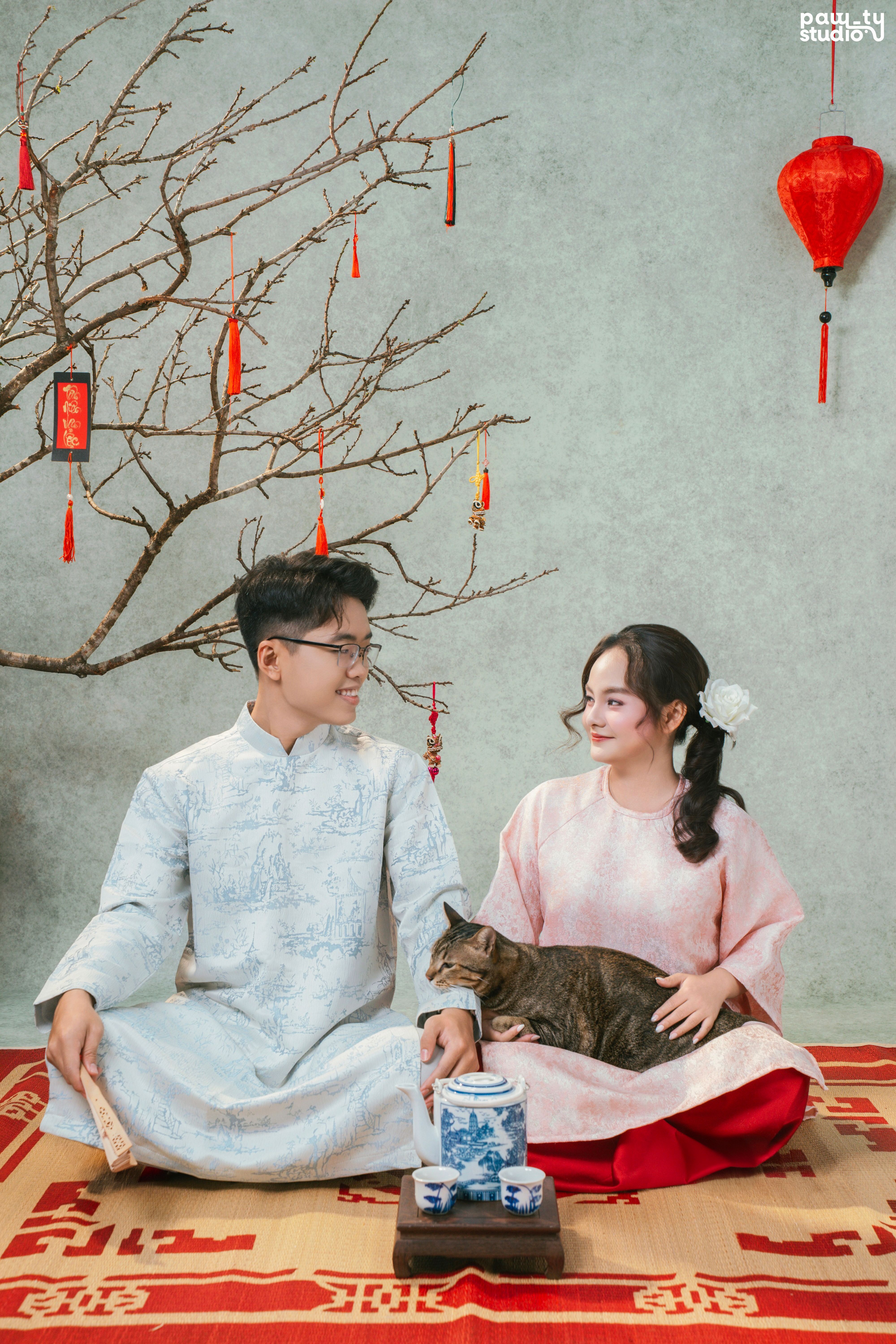 KHÁCH HÀNG ÂN