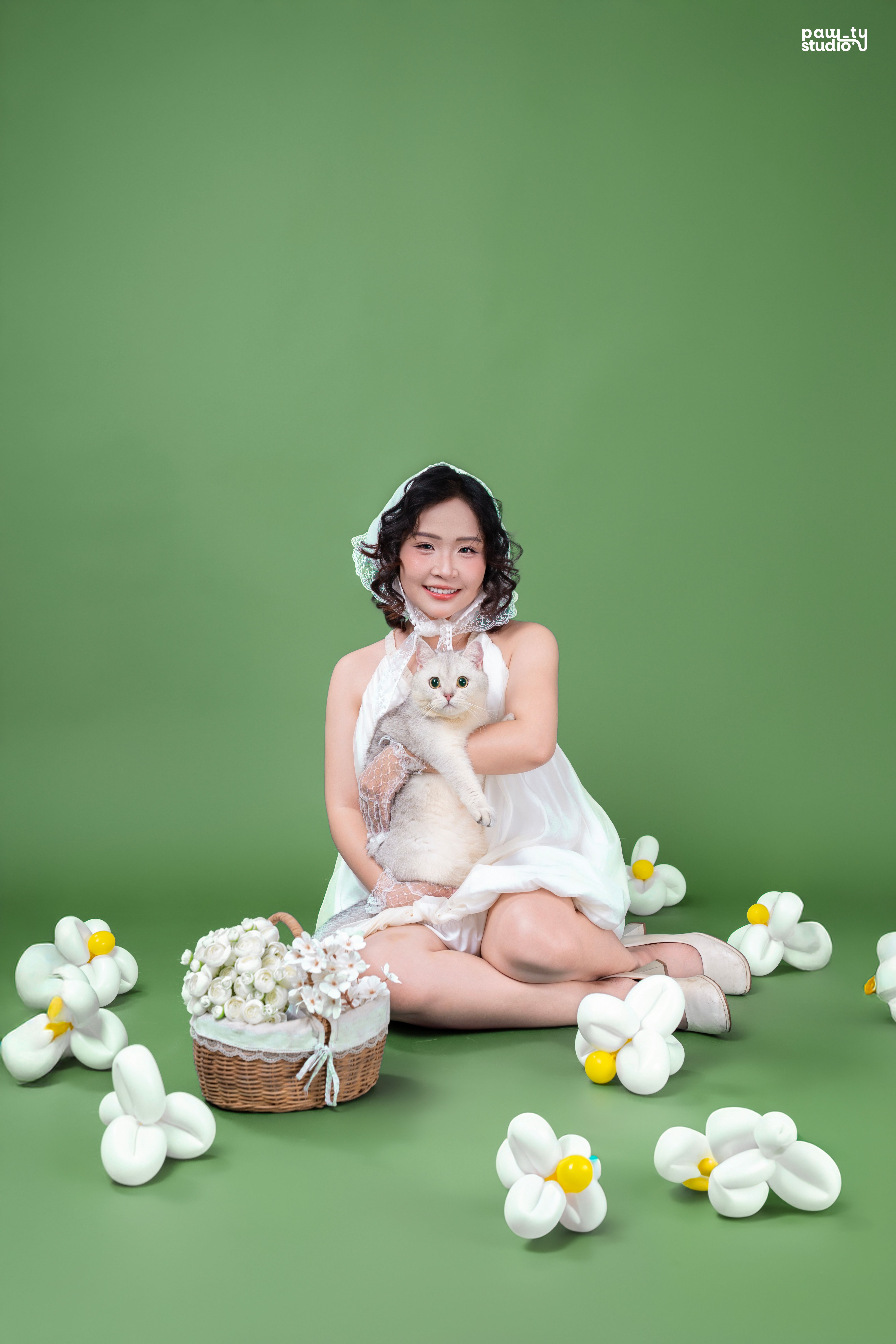 KHÁCH HÀNH TRÚC & EM BÉ BỘT