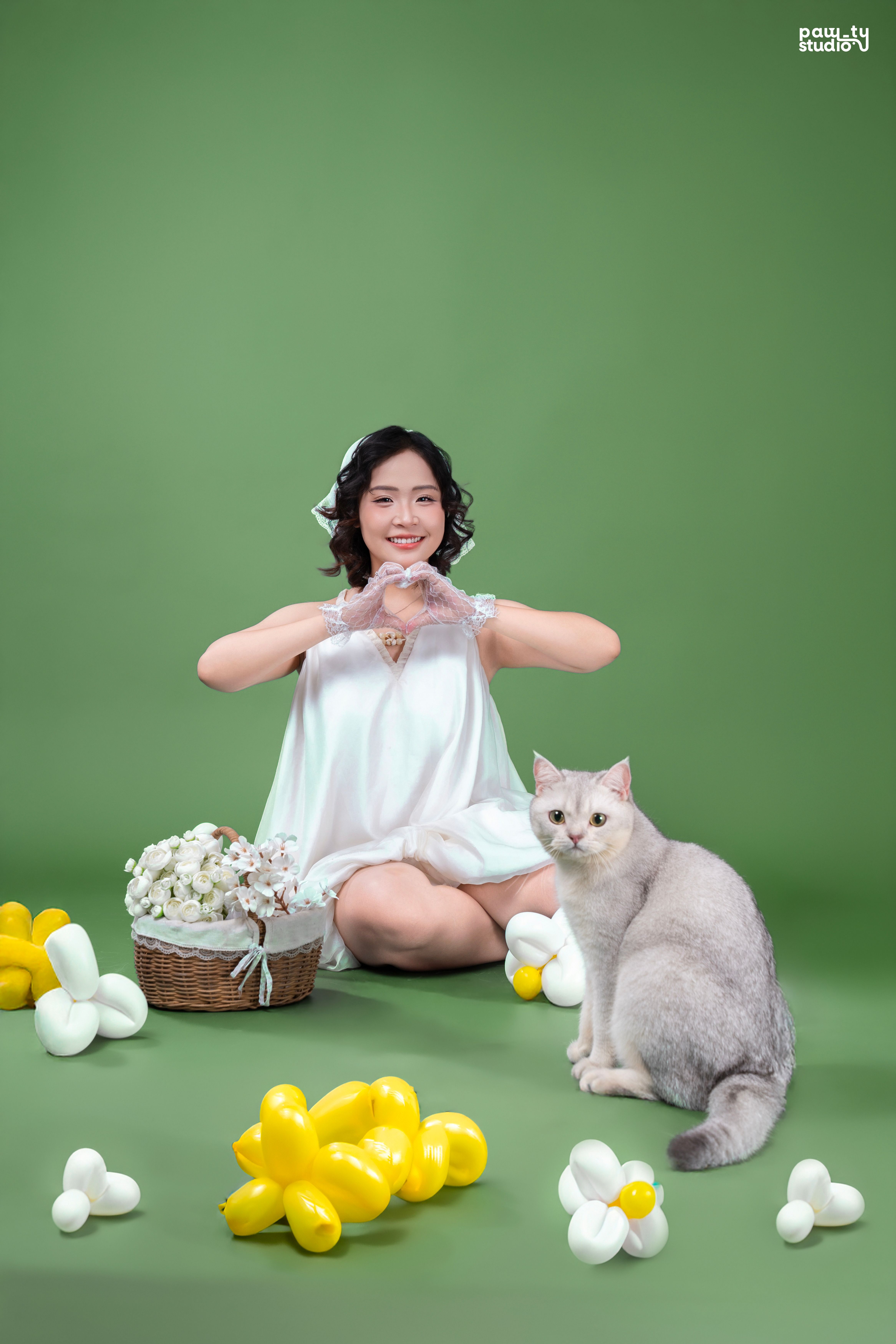 KHÁCH HÀNH TRÚC & EM BÉ BỘT