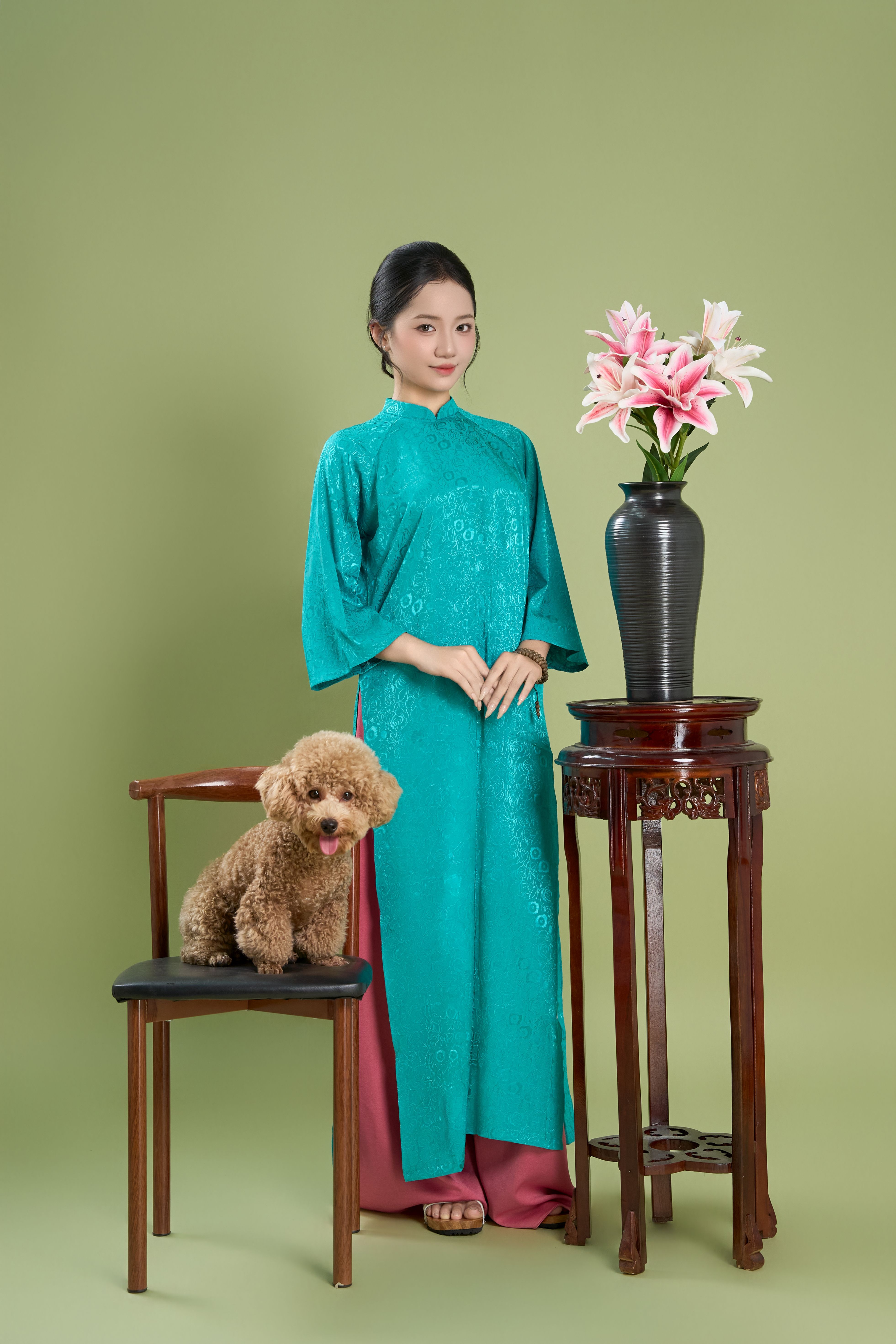 KHÁCH HÀNG TÂY THU