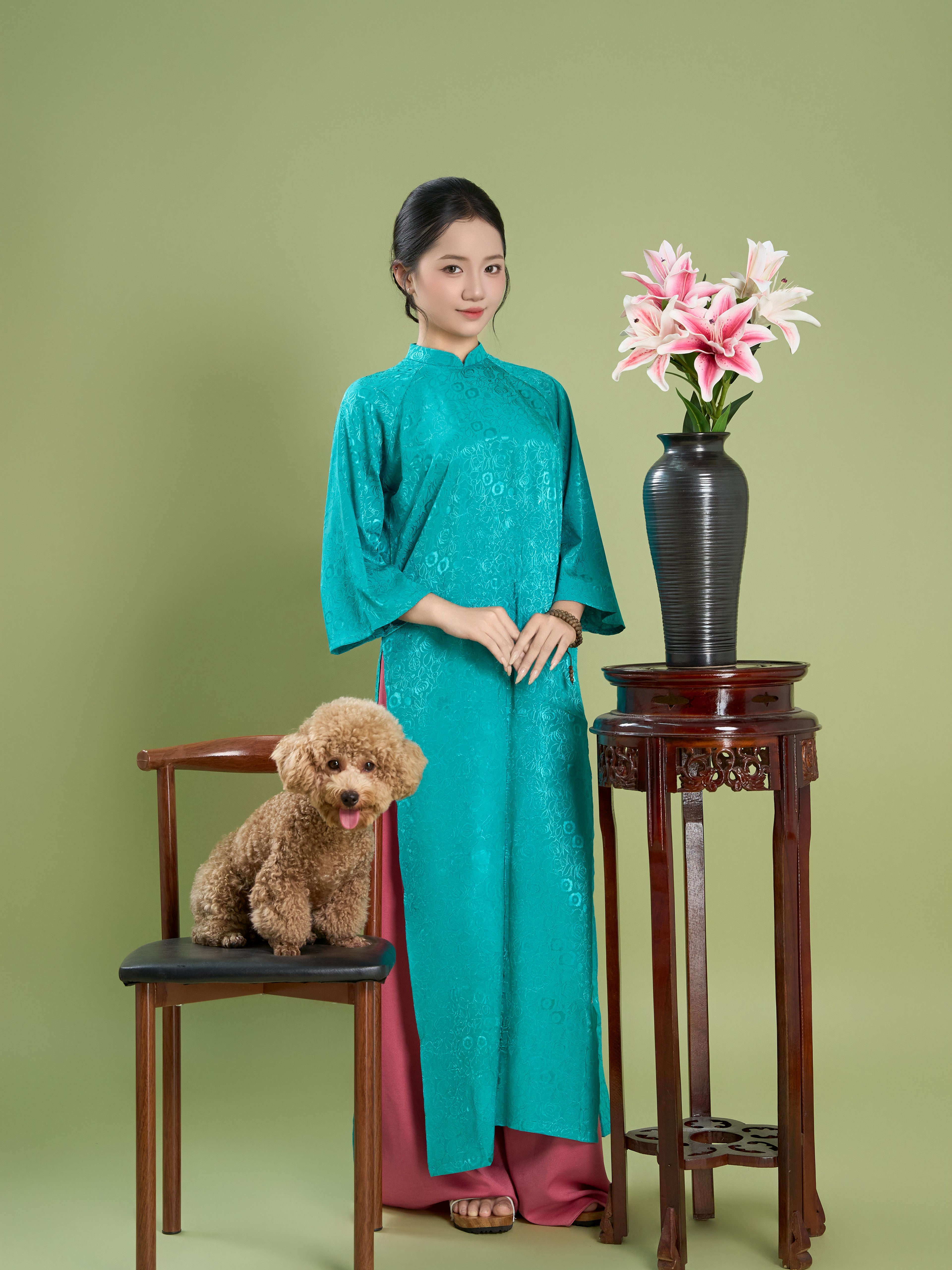 KHÁCH HÀNG TÂY THU