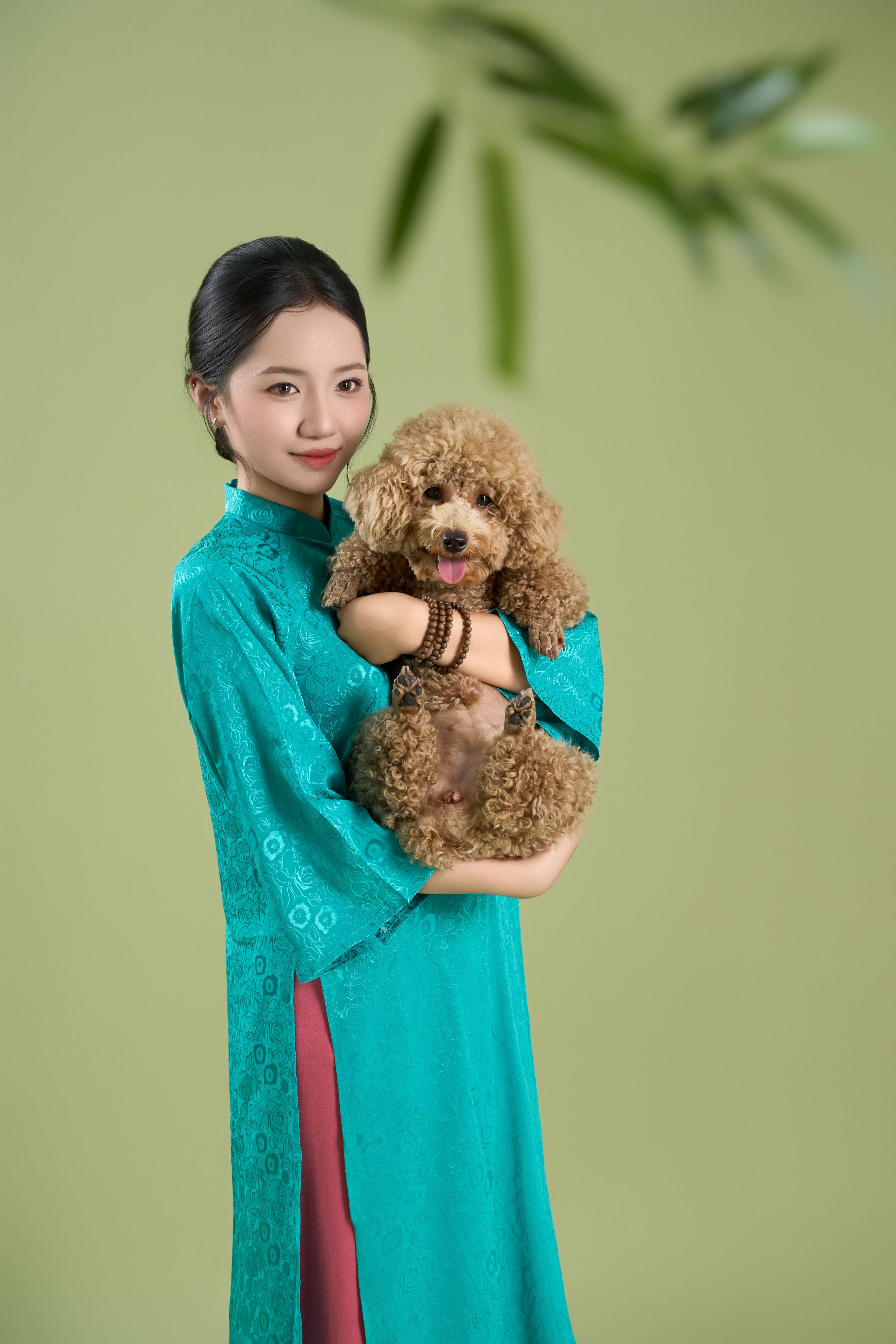 KHÁCH HÀNG TÂY THU