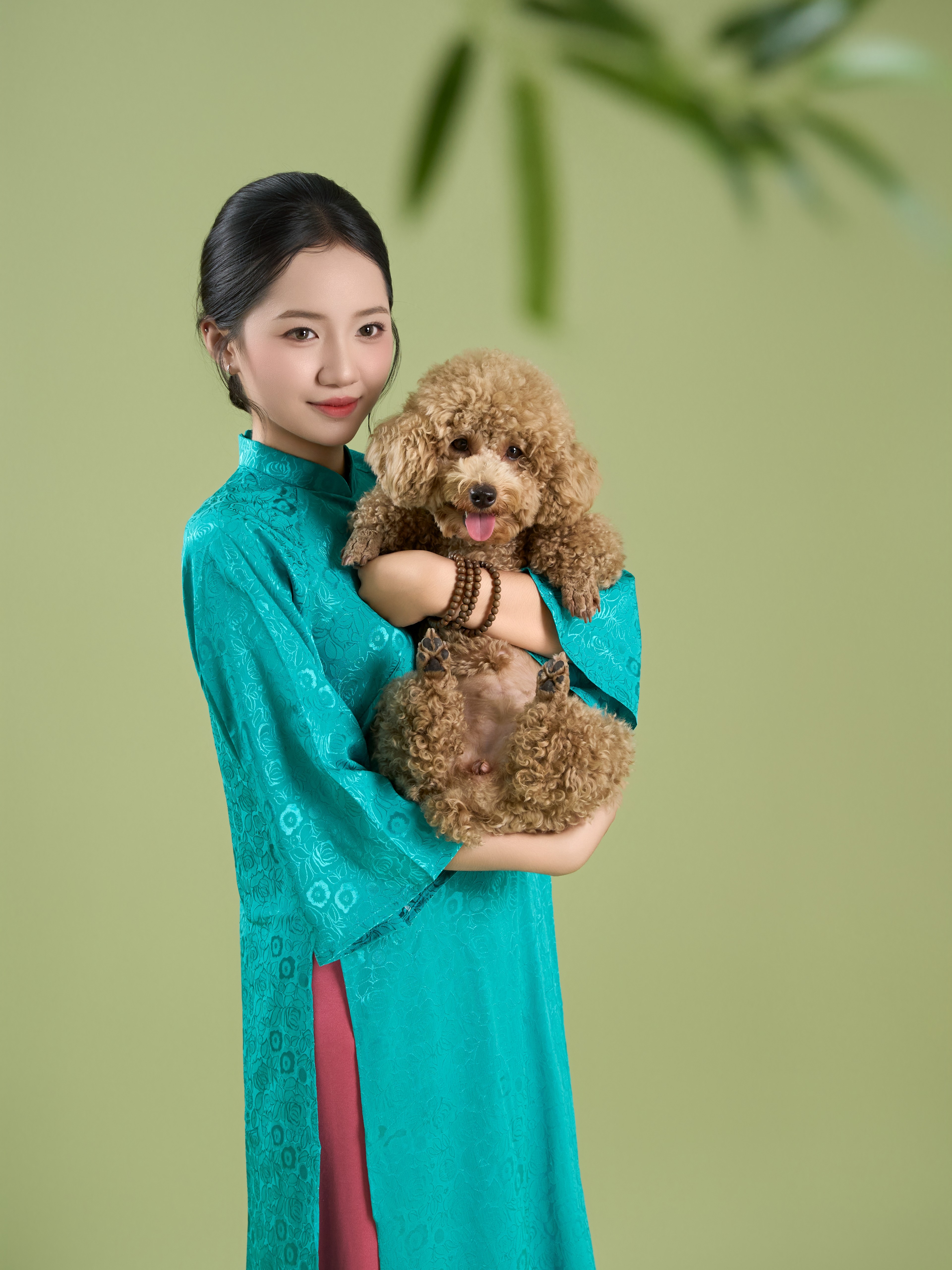 KHÁCH HÀNG TÂY THU