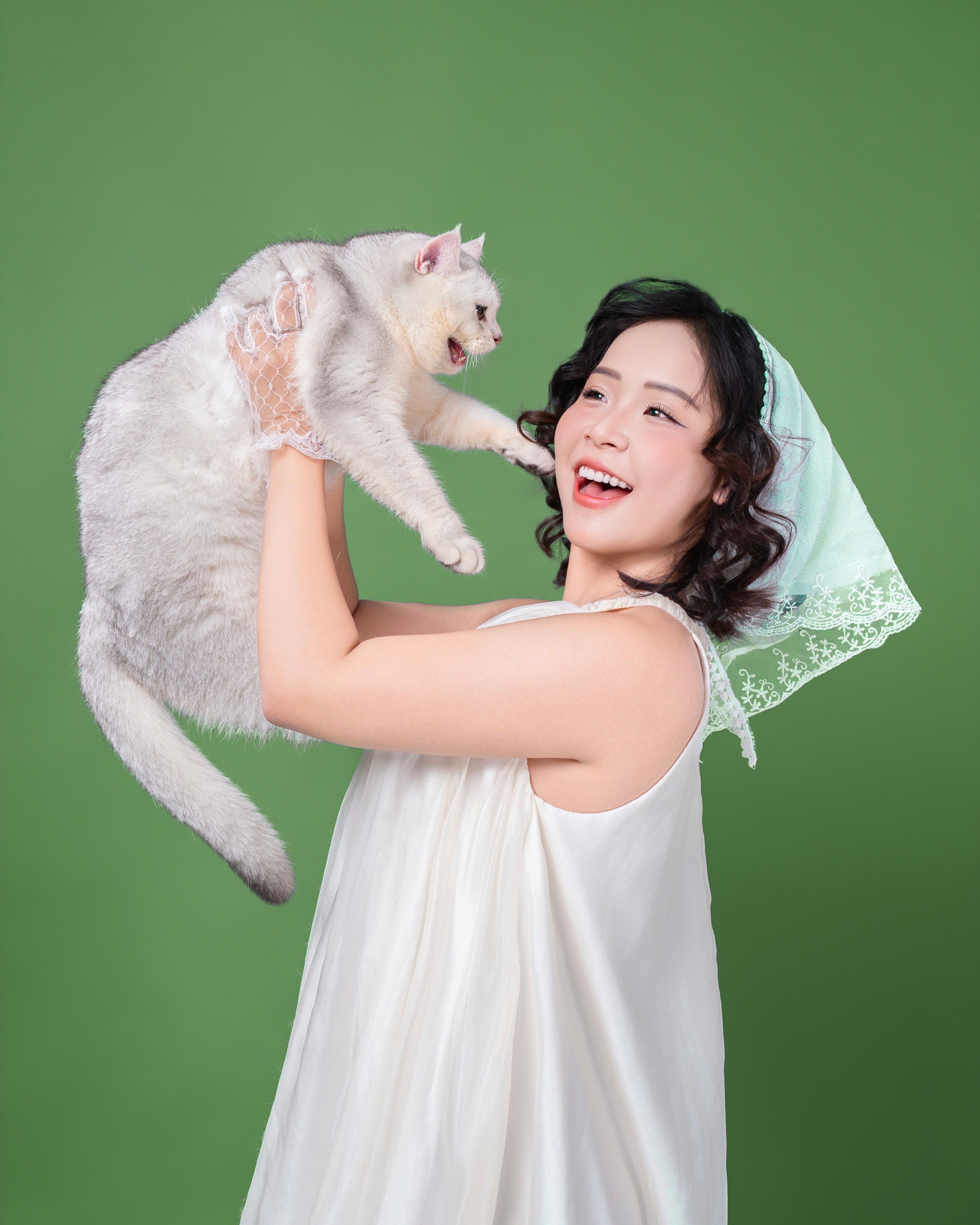 KHÁCH HÀNH TRÚC & EM BÉ BỘT