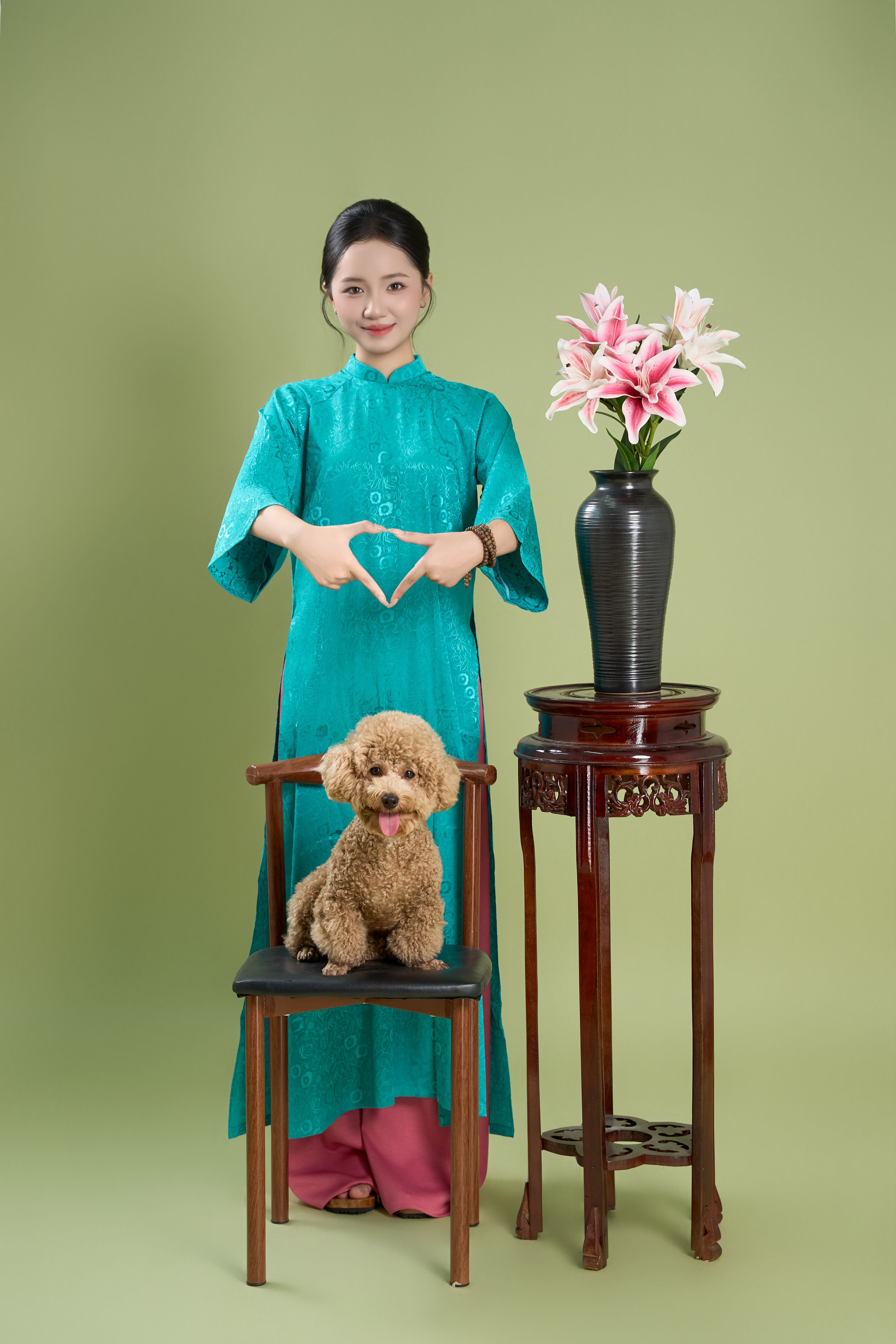 KHÁCH HÀNG TÂY THU