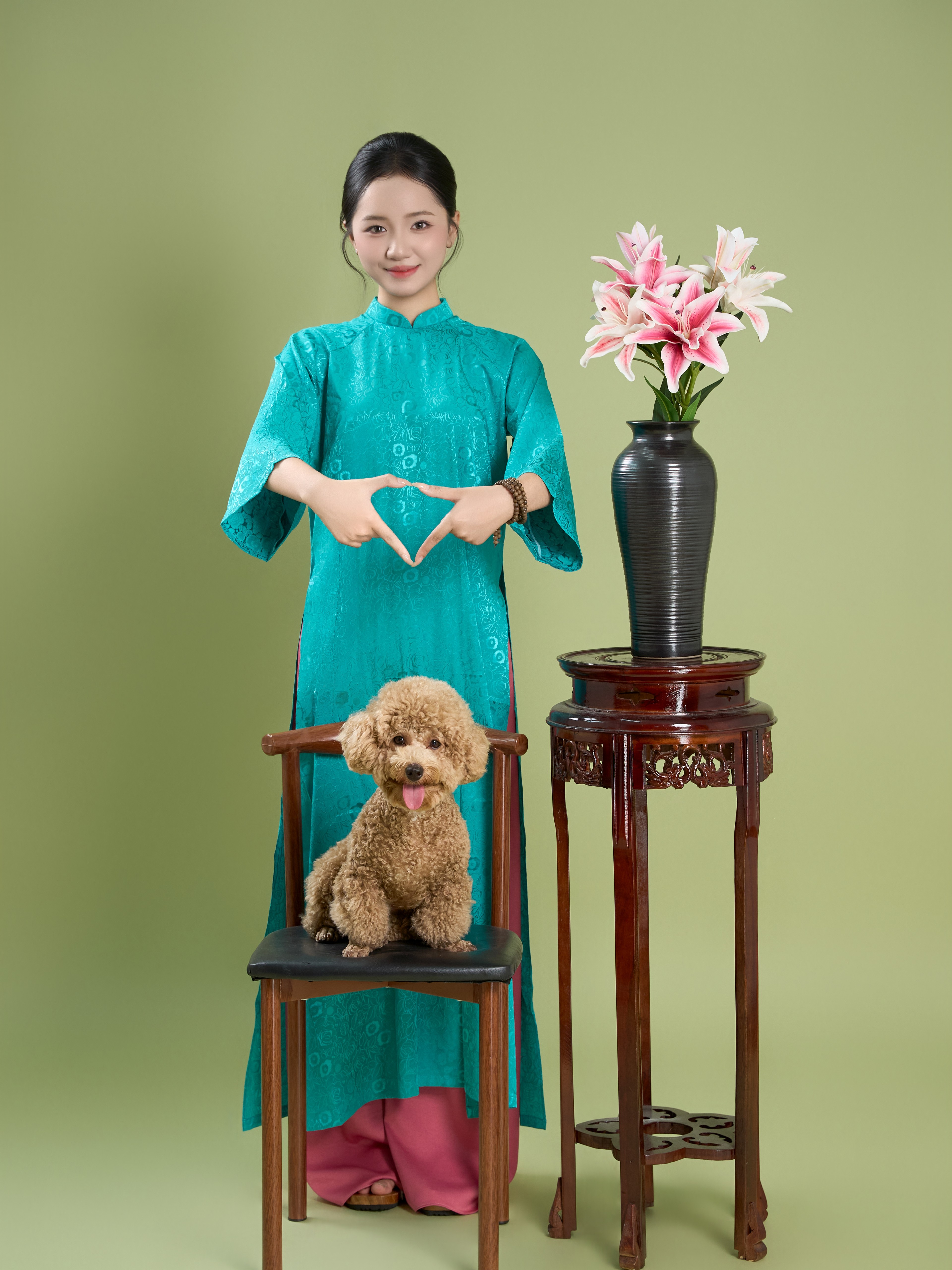 KHÁCH HÀNG TÂY THU