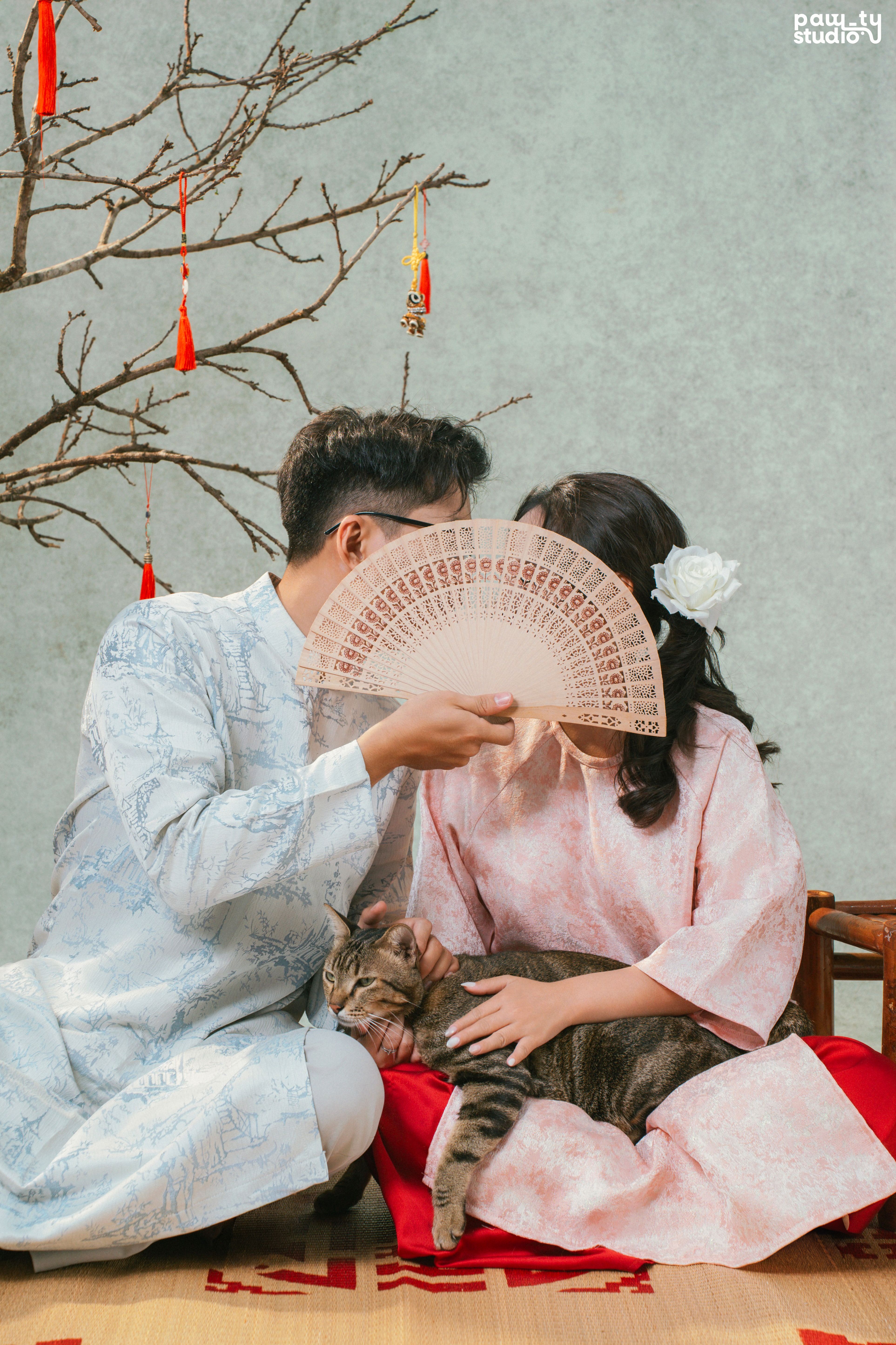 KHÁCH HÀNG ÂN