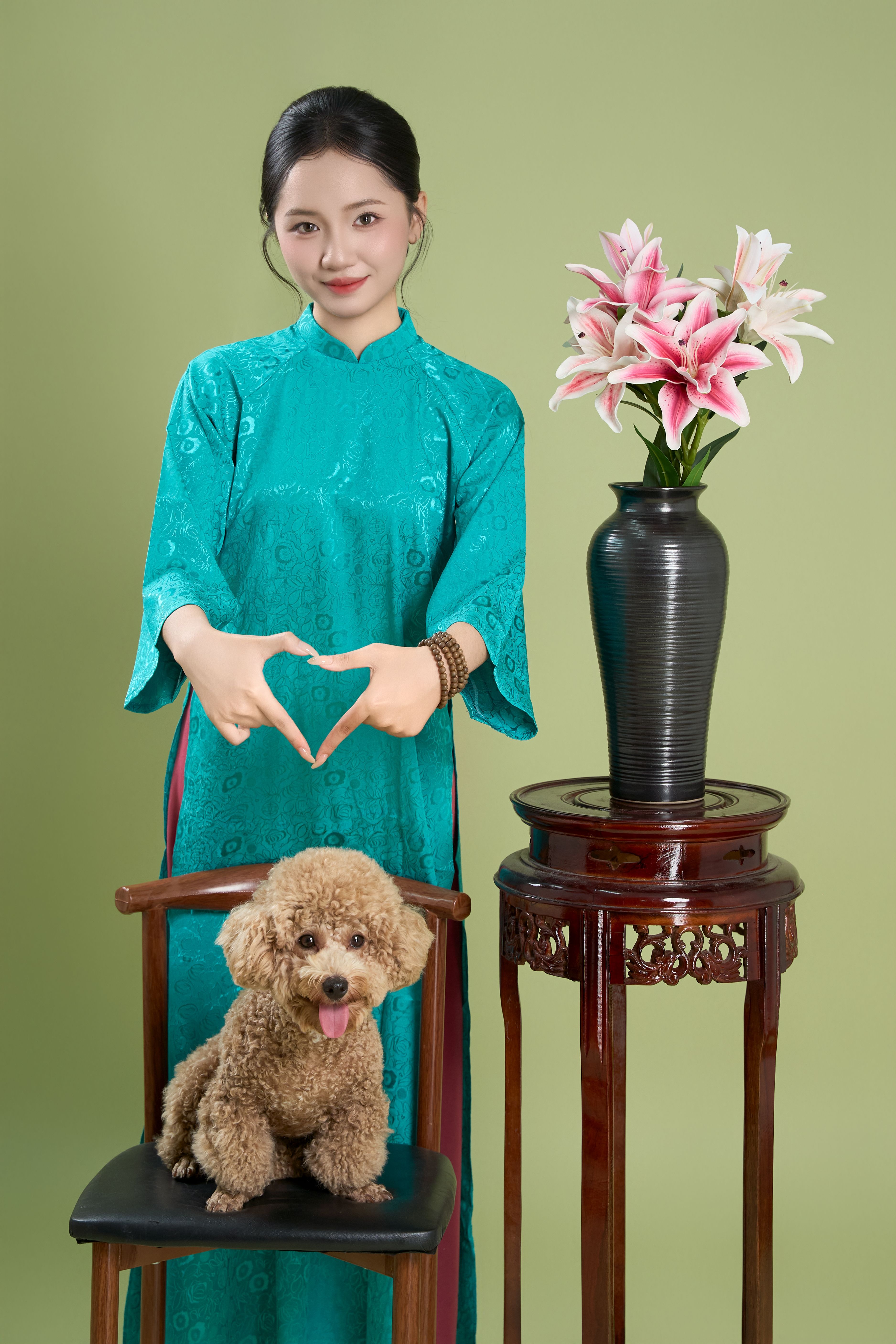 KHÁCH HÀNG TÂY THU