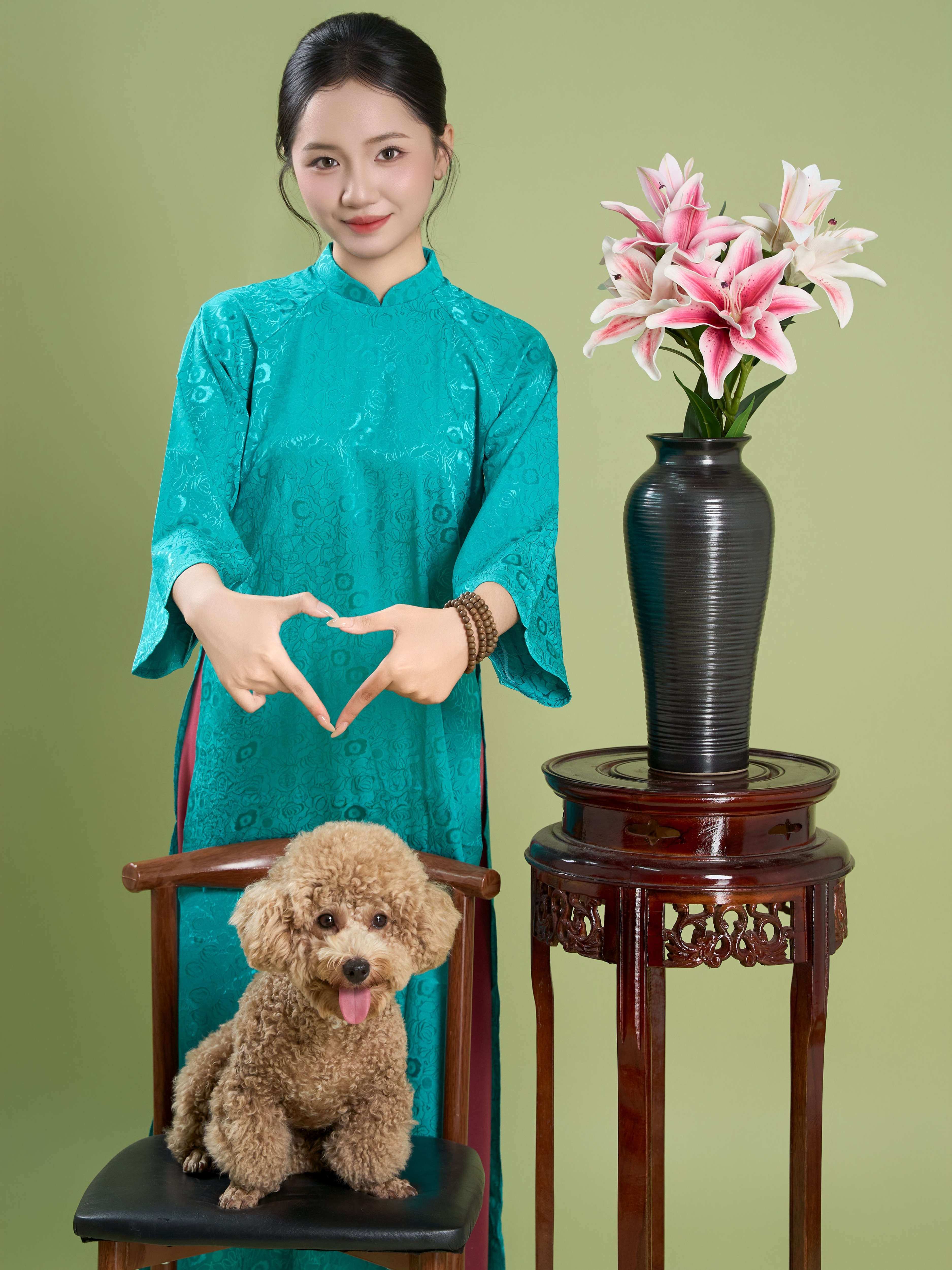 KHÁCH HÀNG TÂY THU