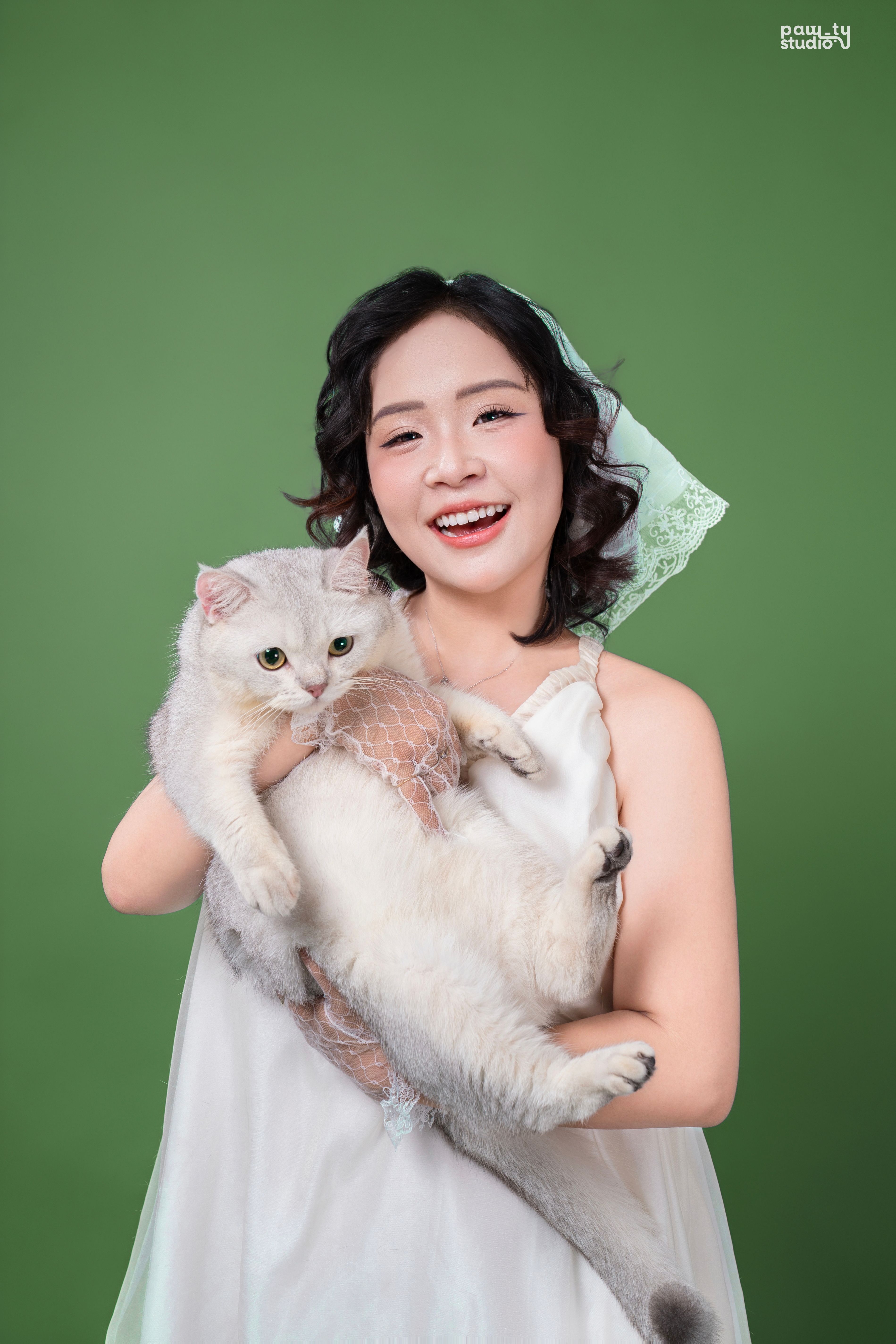 KHÁCH HÀNH TRÚC & EM BÉ BỘT