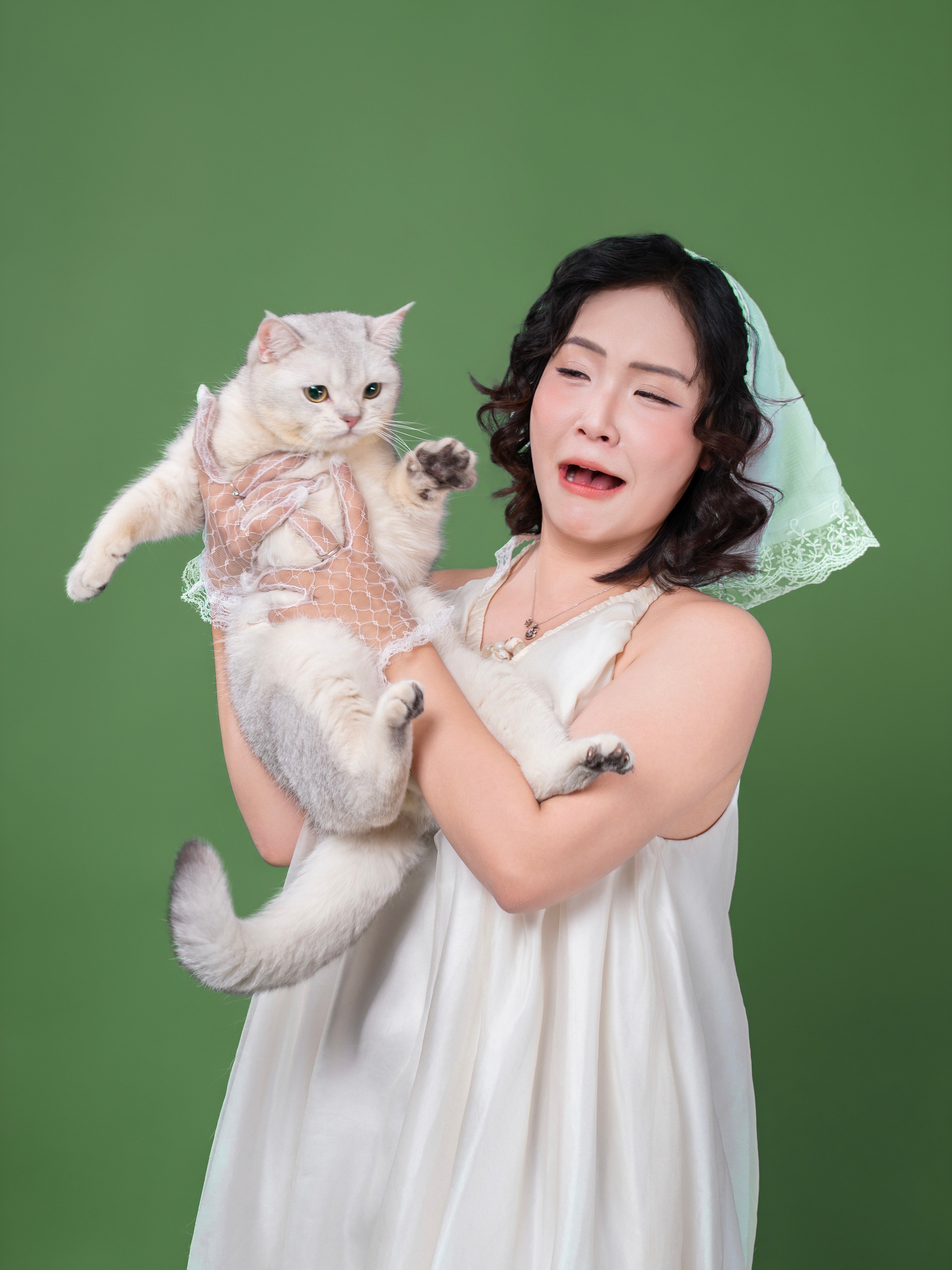 KHÁCH HÀNH TRÚC & EM BÉ BỘT