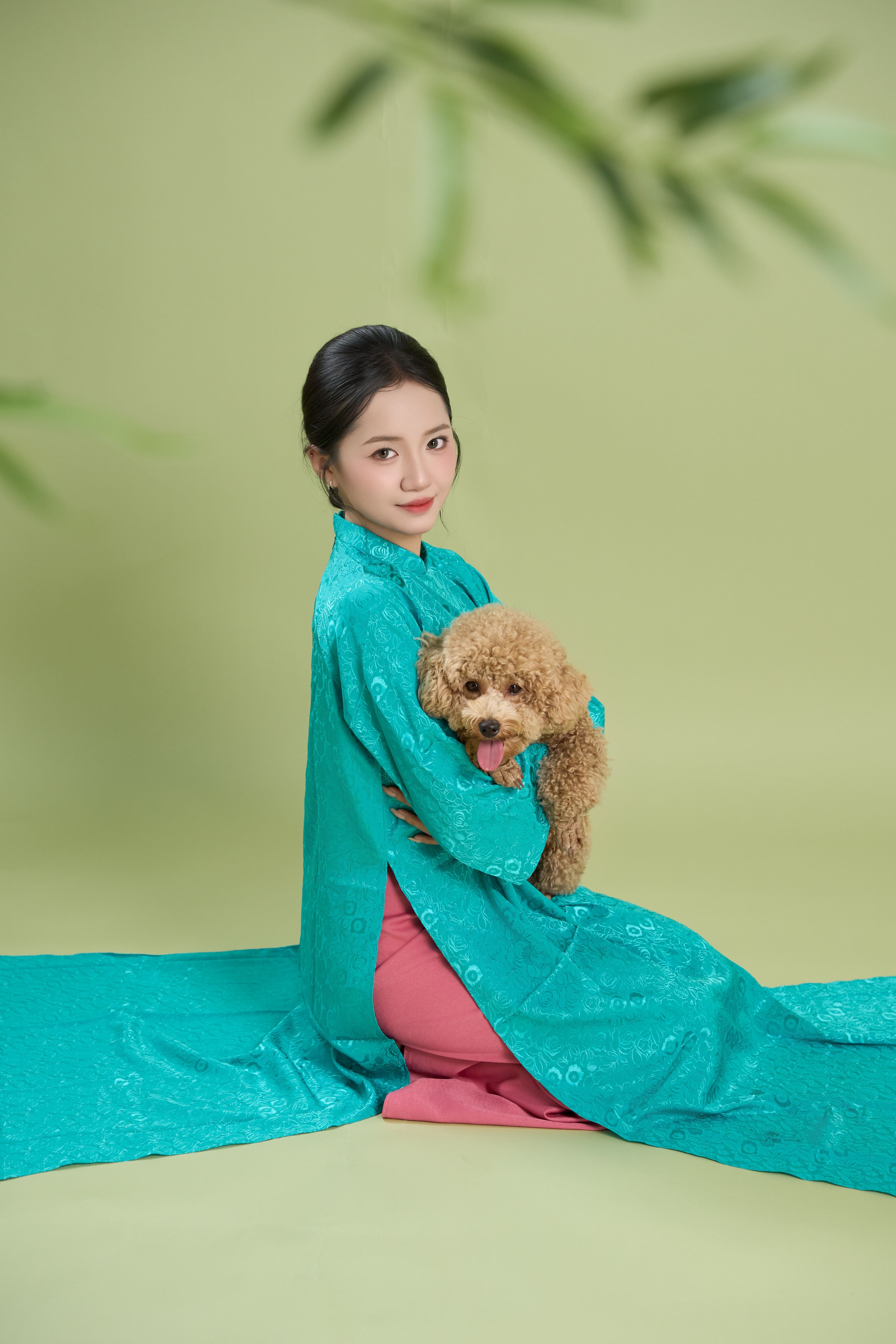 KHÁCH HÀNG TÂY THU