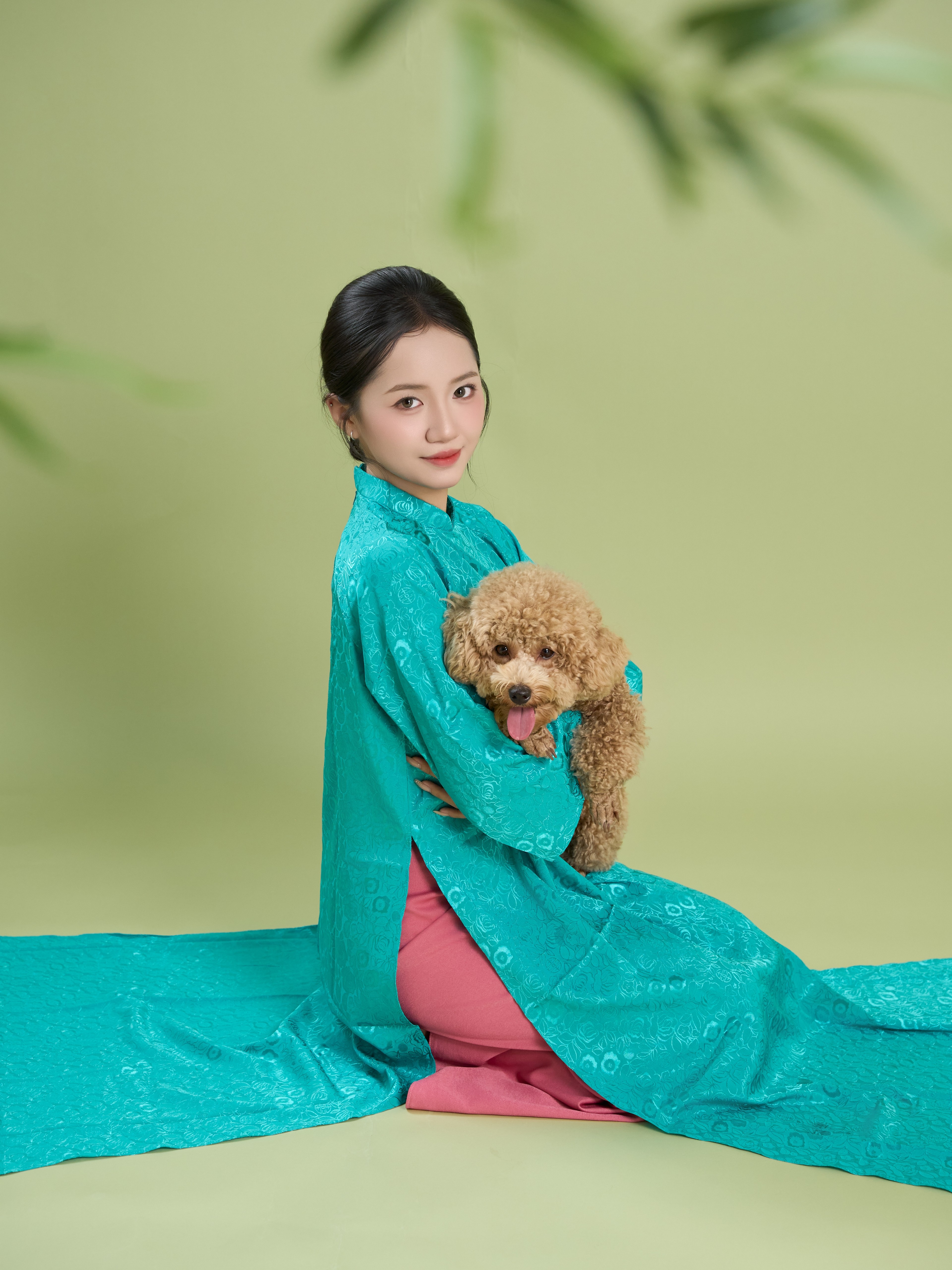 KHÁCH HÀNG TÂY THU