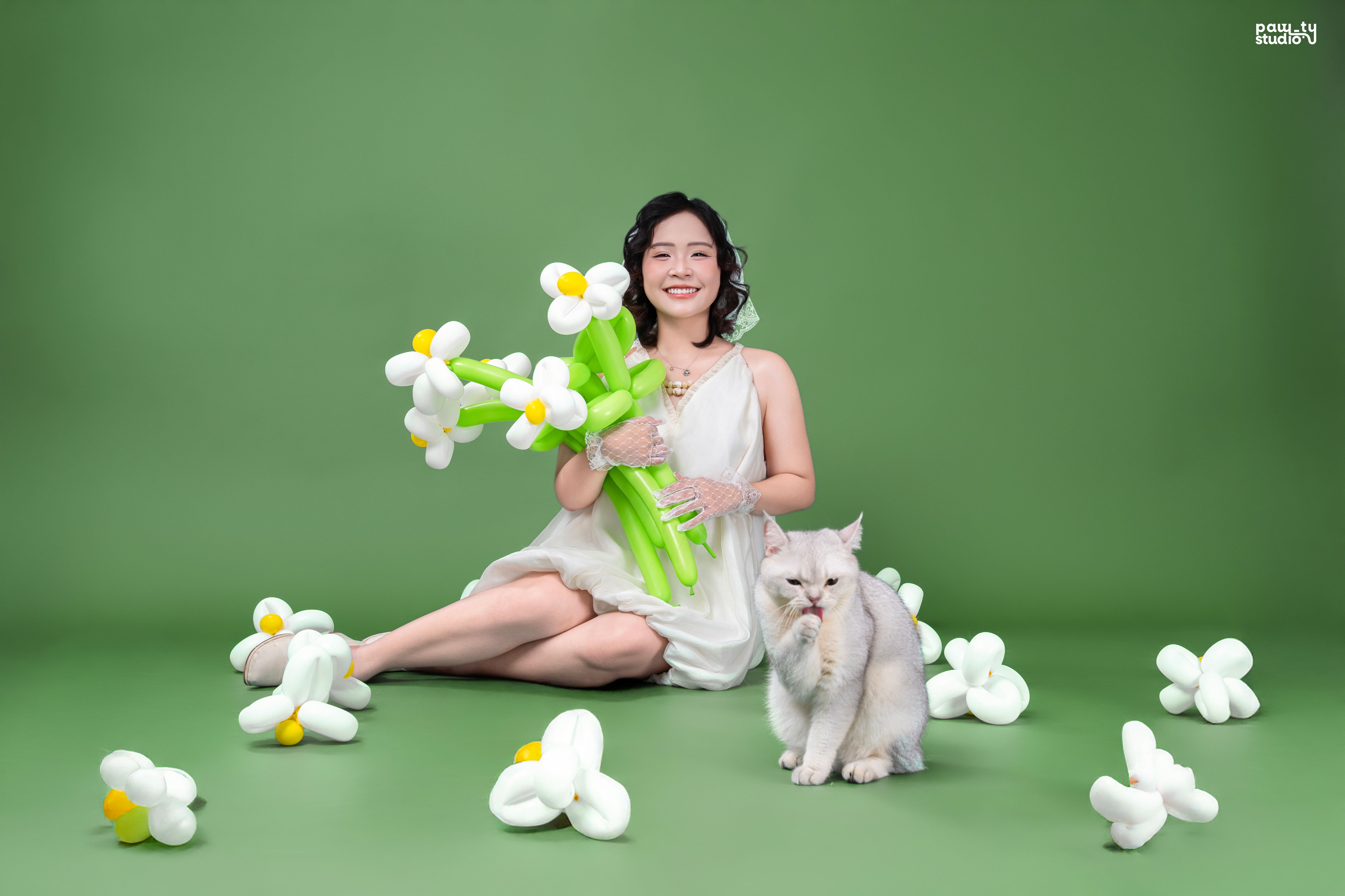 KHÁCH HÀNH TRÚC & EM BÉ BỘT