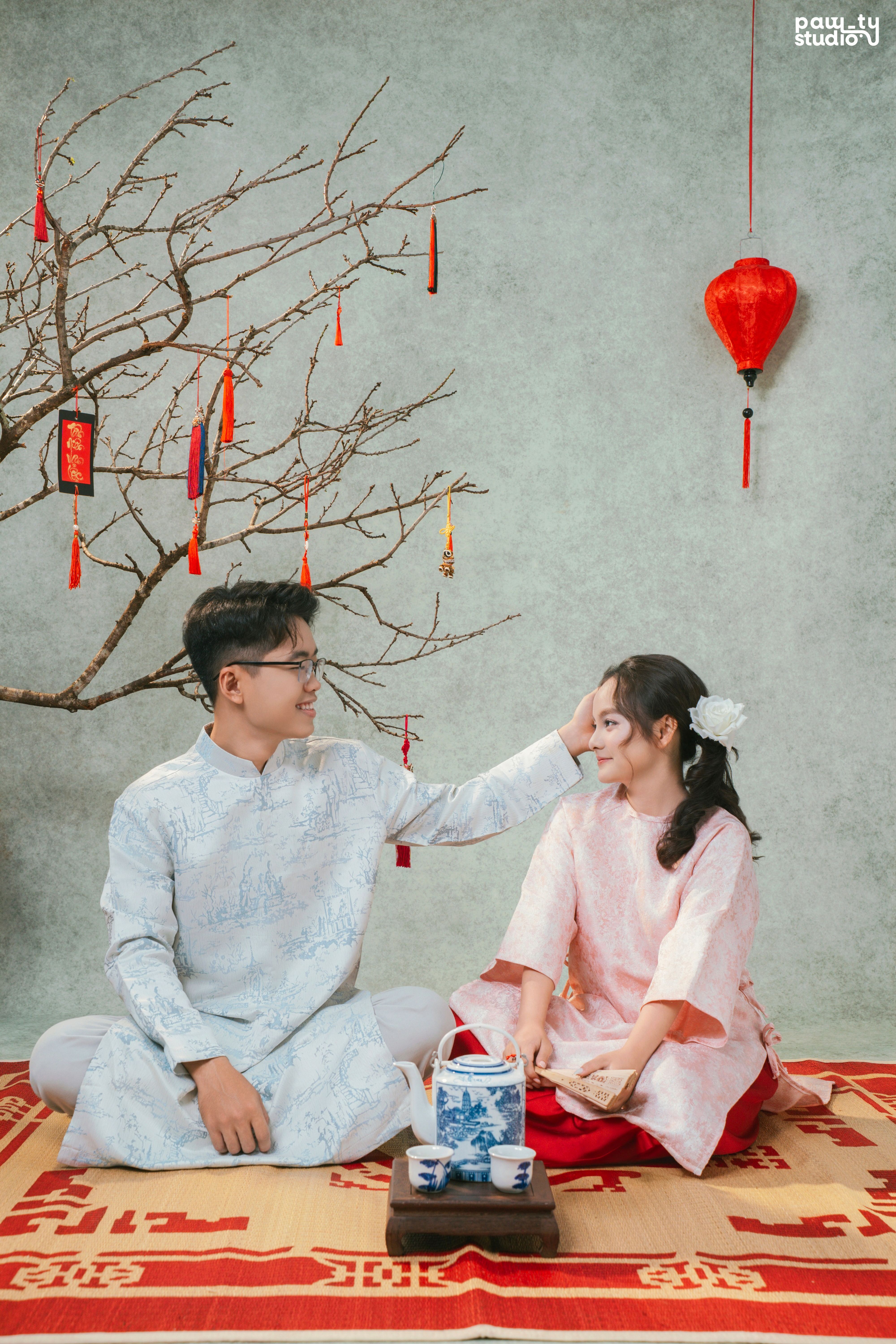 KHÁCH HÀNG ÂN