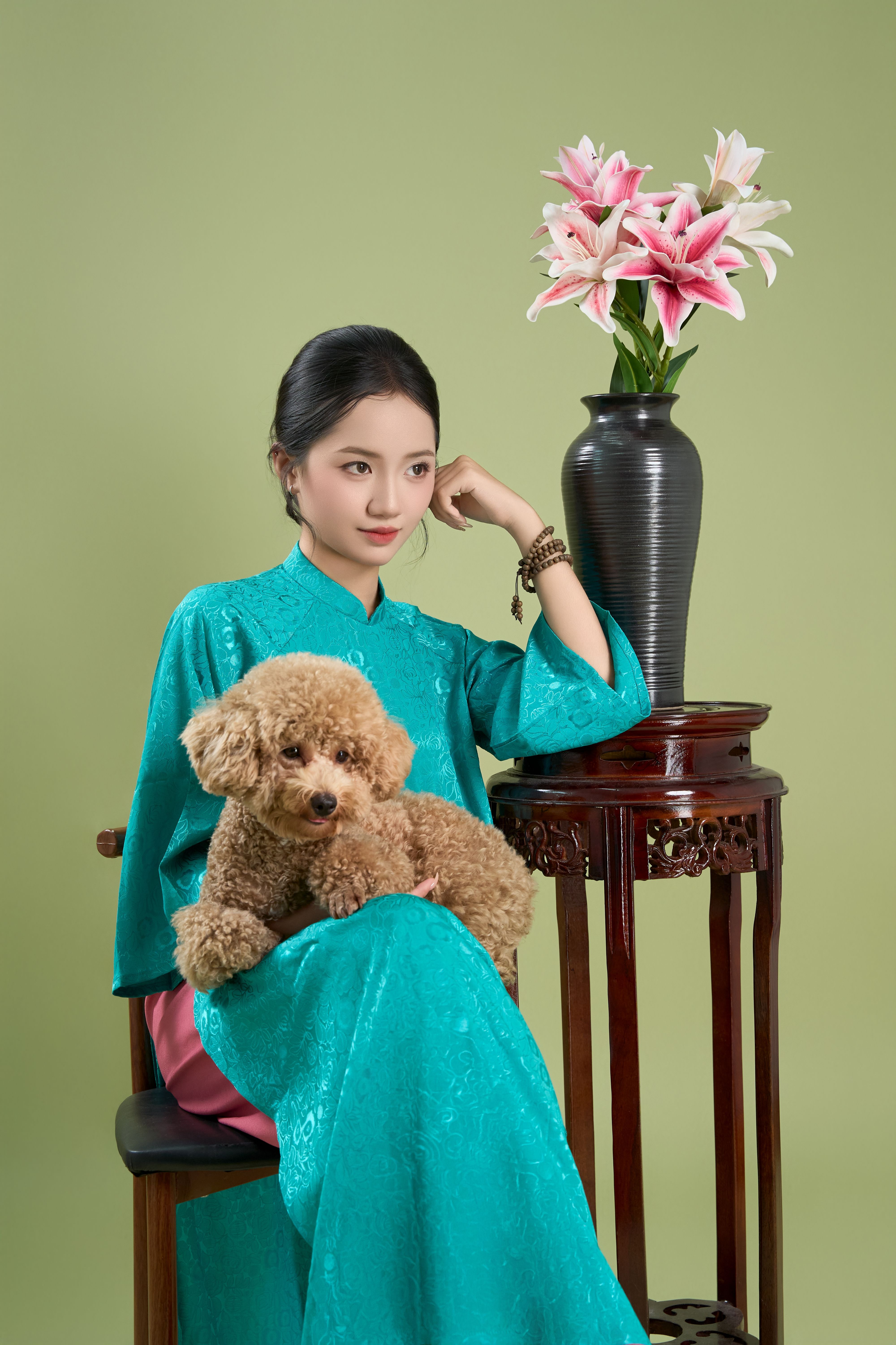 KHÁCH HÀNG TÂY THU