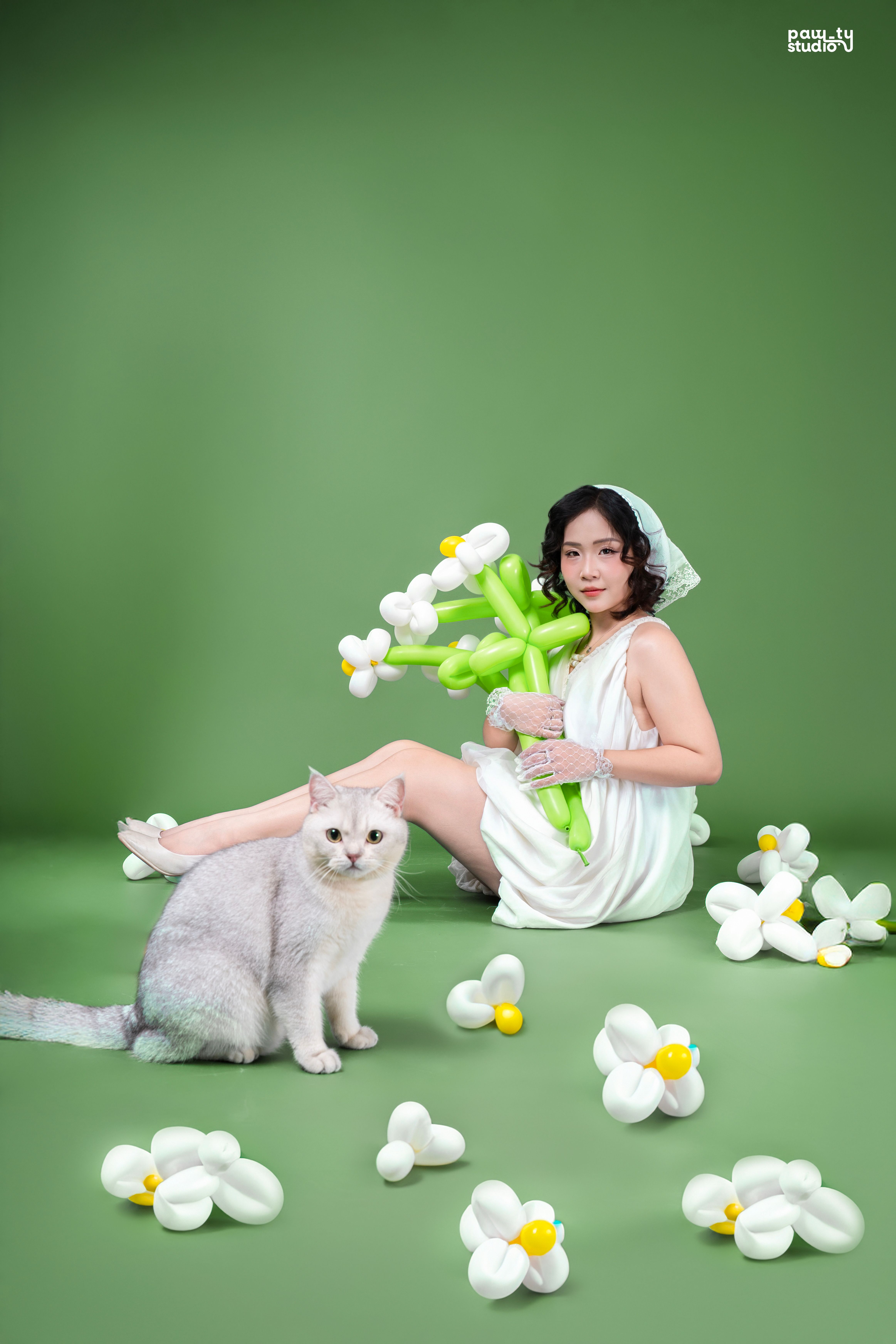 KHÁCH HÀNH TRÚC & EM BÉ BỘT