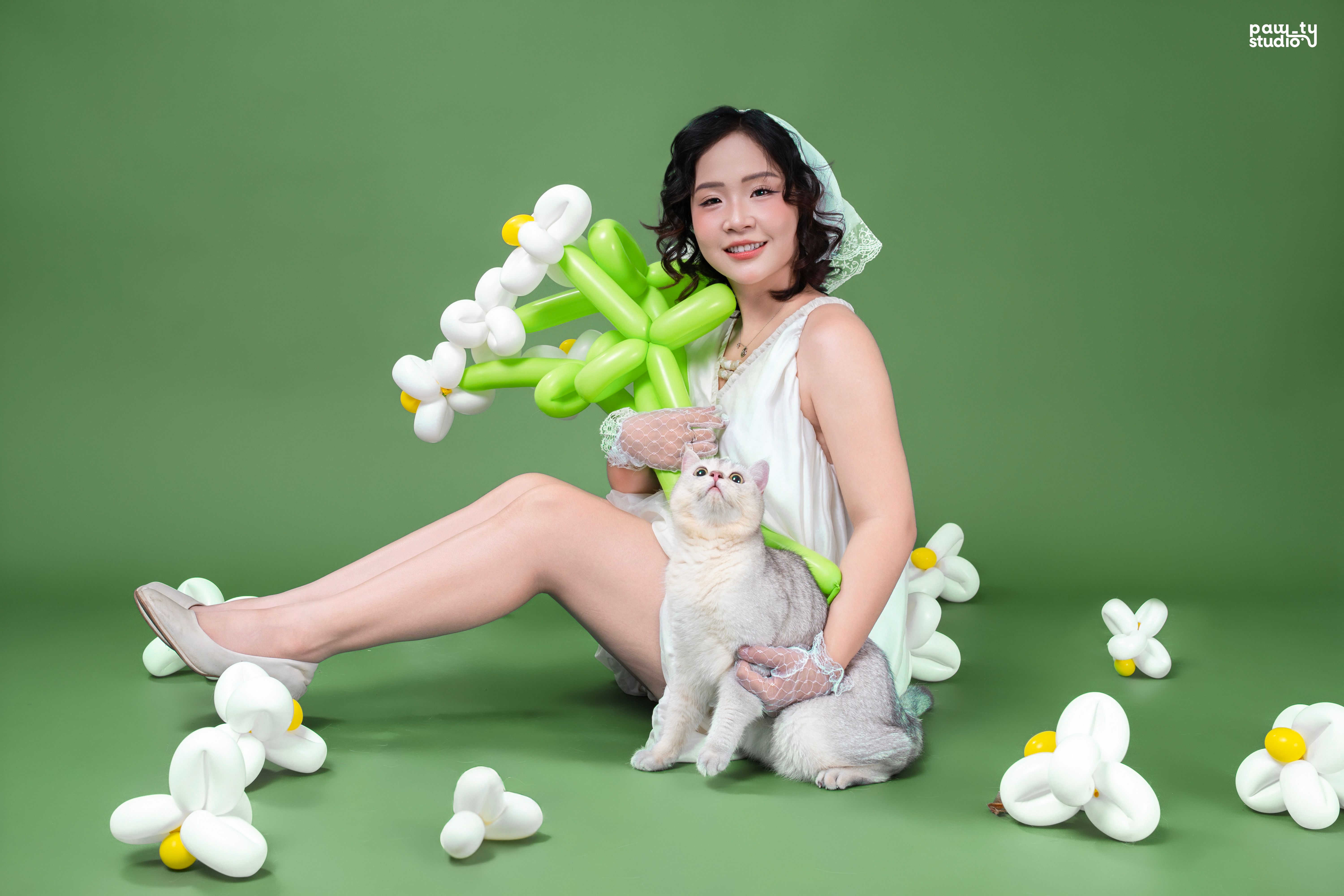 KHÁCH HÀNH TRÚC & EM BÉ BỘT