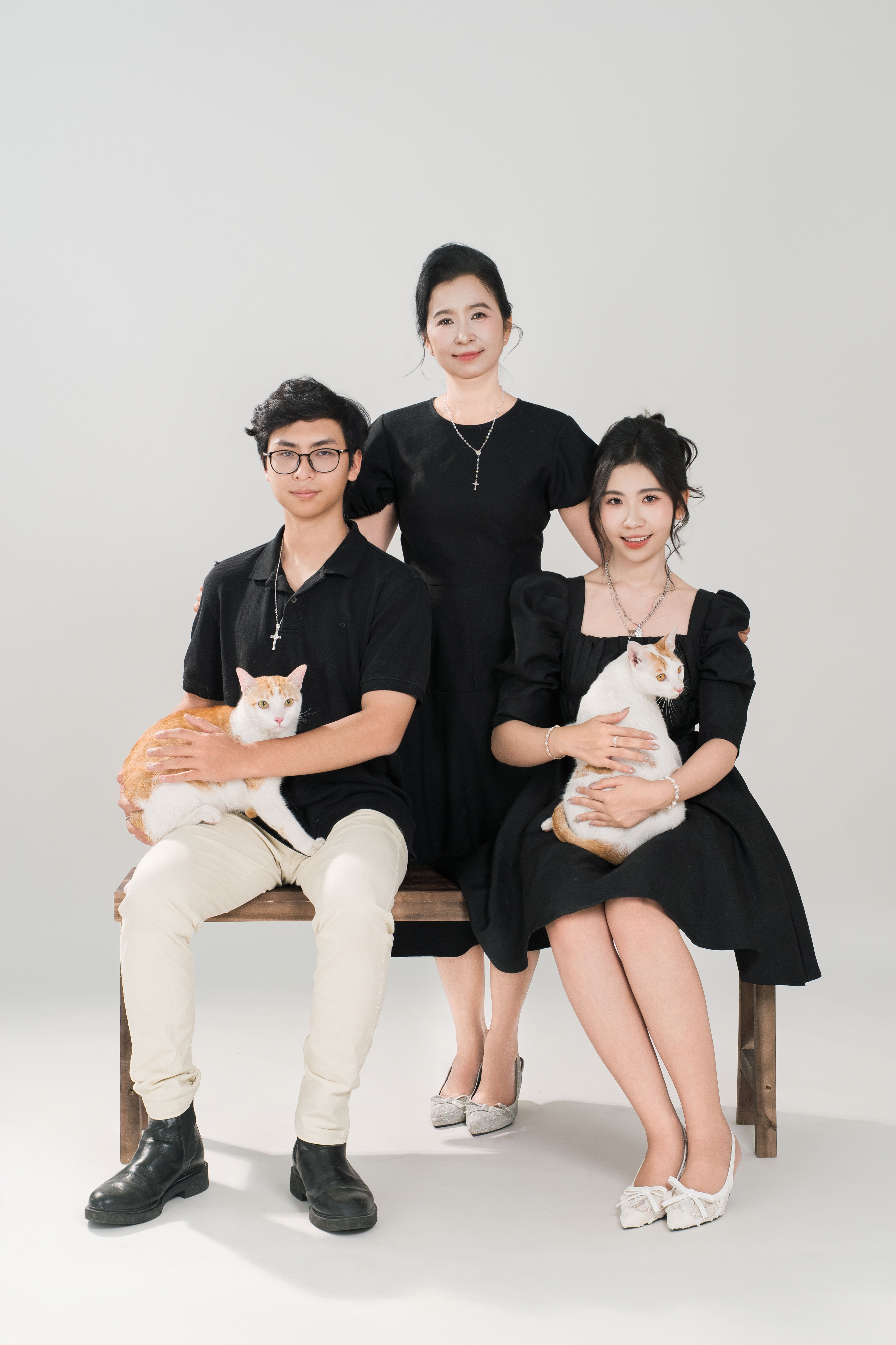 FUR-MILY (GIA ĐÌNH & BÉ THÚ CƯNG)