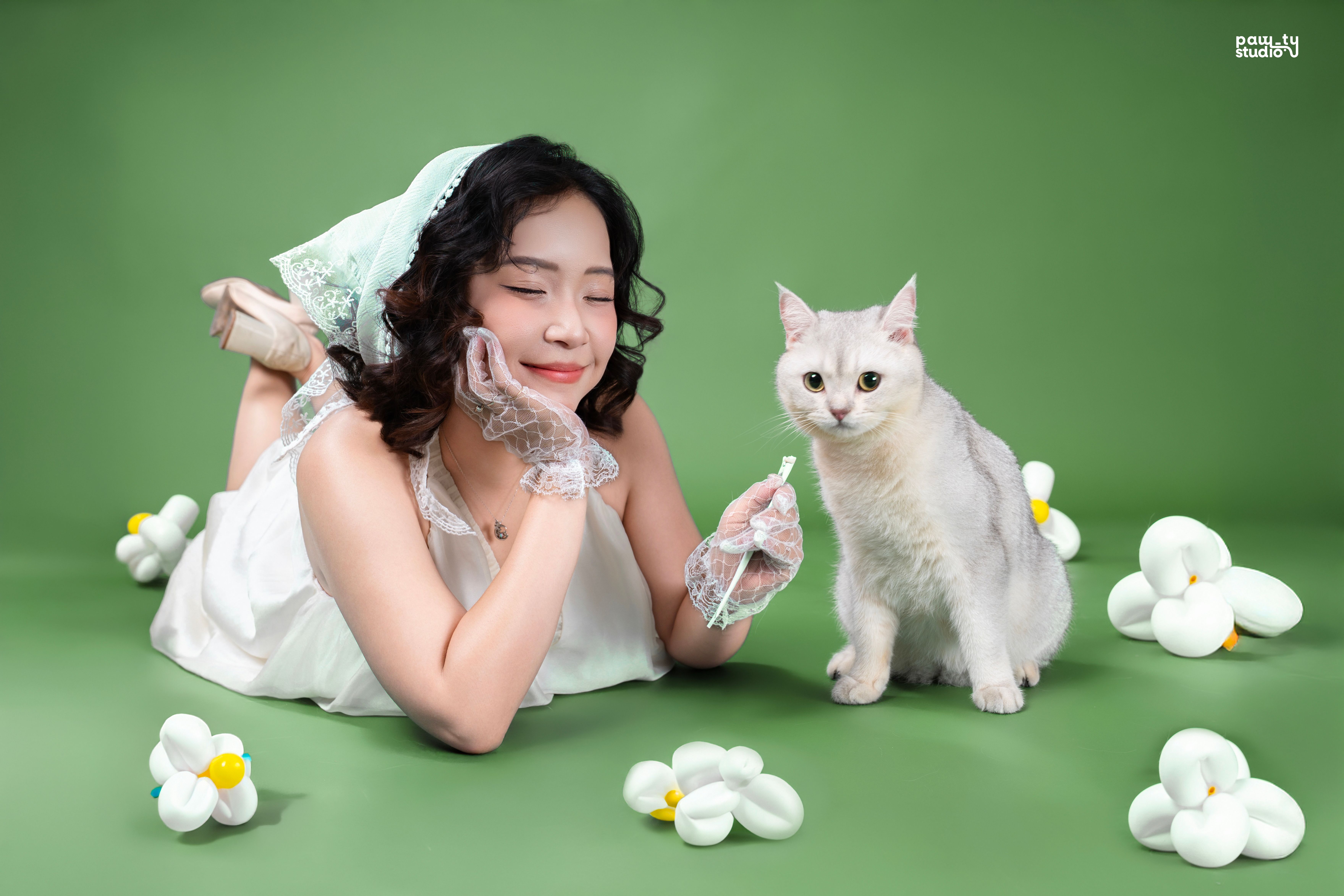 KHÁCH HÀNH TRÚC & EM BÉ BỘT