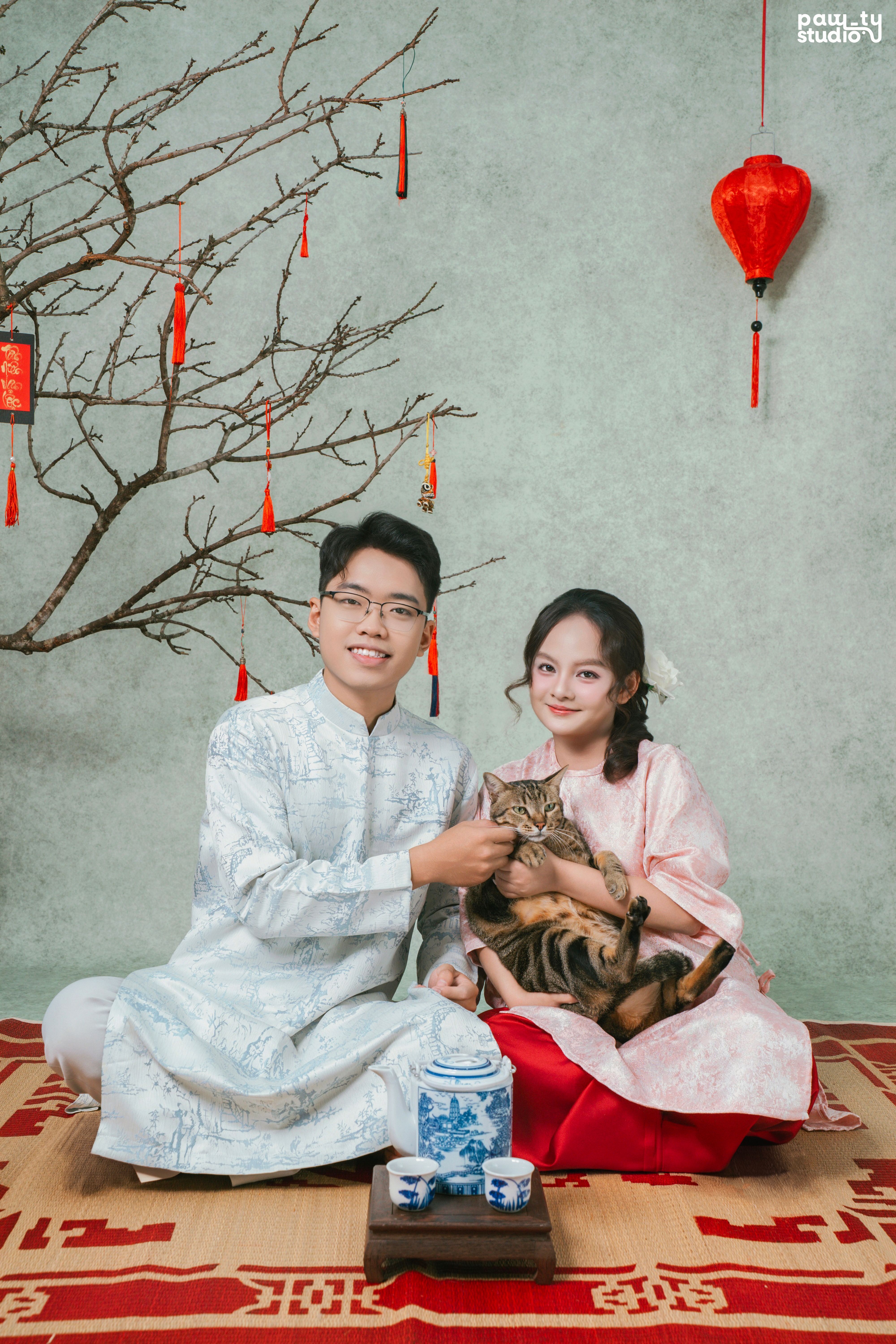 KHÁCH HÀNG ÂN