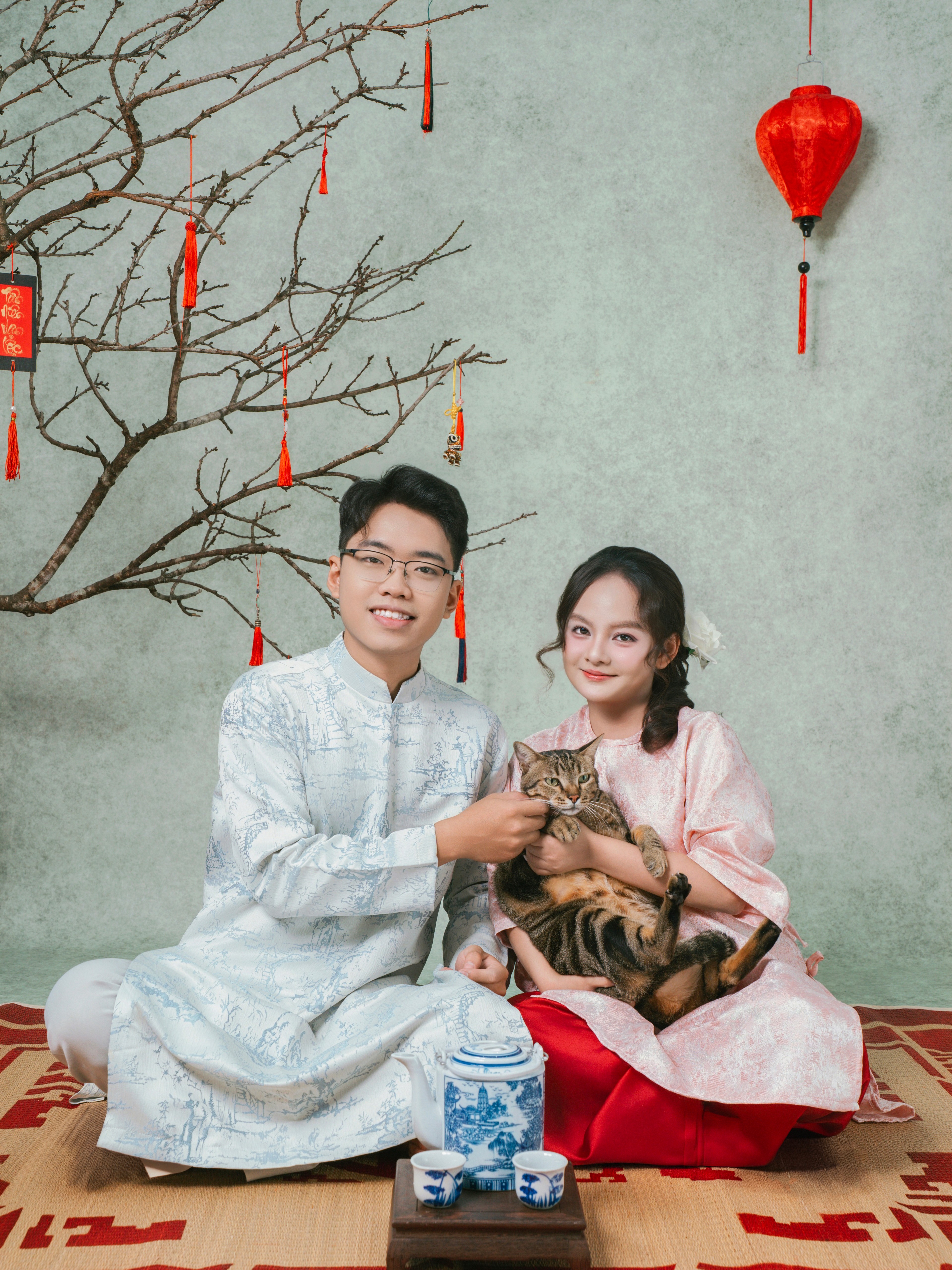 KHÁCH HÀNG ÂN