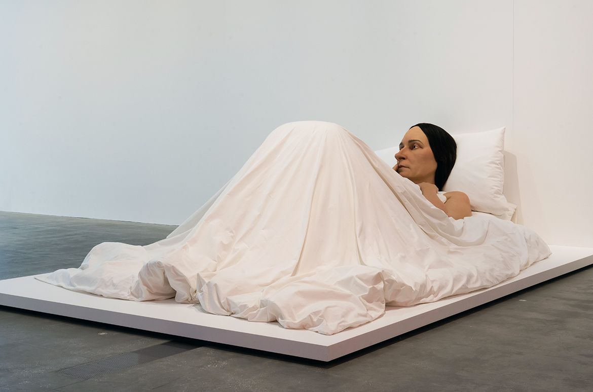 Ron Mueck, England b.1958 / In bed 2005 / Mixed media / 161.9 x 649.9 x 395cm / Purchased 2008. QAG Foundation / Collection: Queensland Art Gallery | Gallery of Modern Art / © Ron Mueck