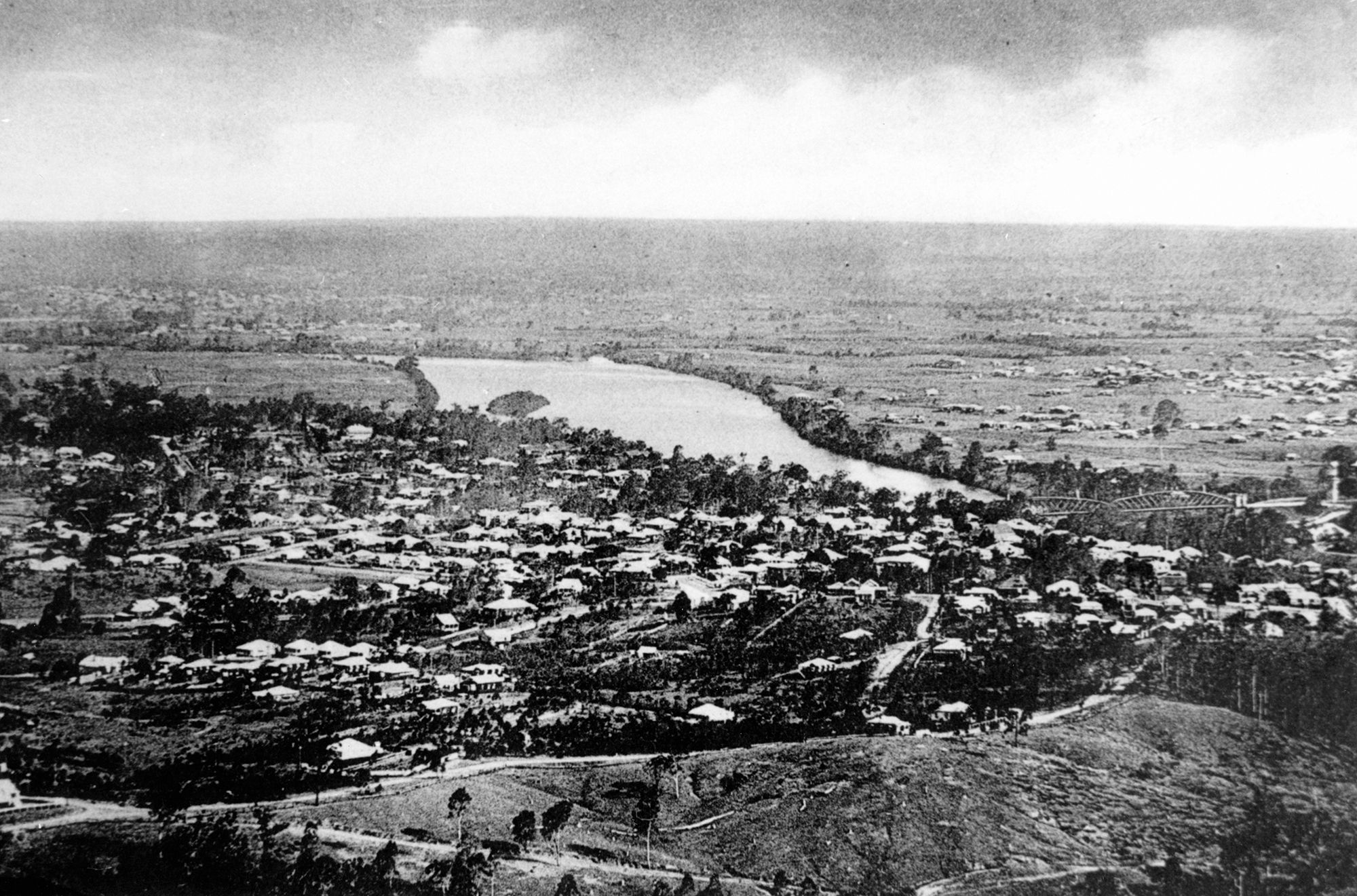 View of Indooroopilly toward Graceville from Mount Coot-tha, c.1930. The Indooroopilly railway bridge can be seen far left / 99183513246702061 / Courtesy: John Oxley Library, State Library of Queensland, Brisbane