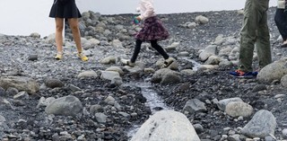 Olafur Eliasson, Denmark, b.1967. Riverbed 2014 (detail). Site specific installation. Pictured: The Louisiana Museum of Modern Art, Humlebæk, Denmark. Photograph: Iwan Baan. 