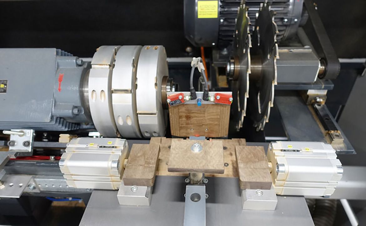 Machining on the Stegherr is completely guarded during
operation / Photography: Raf Nathan
