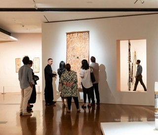 During a curatorial tour at a Business Leaders Network event, with Kunwinjku artist John Mawurndjul’s Mardayin and wongkurr (Sacred objects and dilly bags) 1994 (Purchased 1994. QAG Foundation / Collection: QAGOMA / © John Mawurndjul/Copyright Agency, 2023), GOMA, February 2023 / Photograph: Natasha Harth