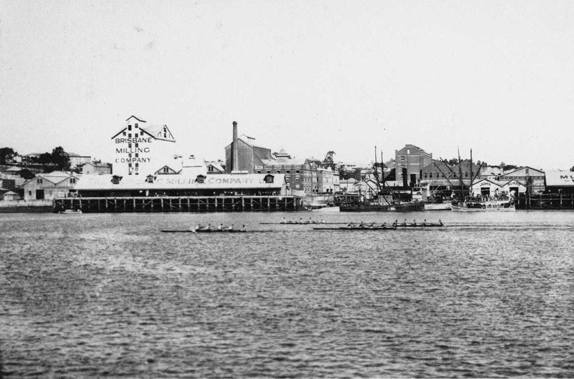 South Brisbane Reach of the Brisbane River c. 1928 in front of Sea Foam Flour Mill (Brisbane Milling) / Courtesy: John Oxley Library, State Library of Queensland, Brisbane