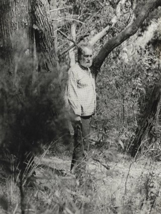 Robert Walker, Australia 1922 – 2007 / Ian Fairweather (from ‘Track’ series) 1968 / Gelatin silver photograph on paper / 34.2 x 25.6cm / Gift of Saskia Havekes and Louise Havekes-Walker in memory of Robert Walker through the Queensland Art Gallery | Gallery of Modern Art Foundation 2021. Donated through the Australian Government’s Cultural Gifts Program / Collection: Queensland Art Gallery | Gallery of Modern Art / © Robert Walker/Copyright Agency